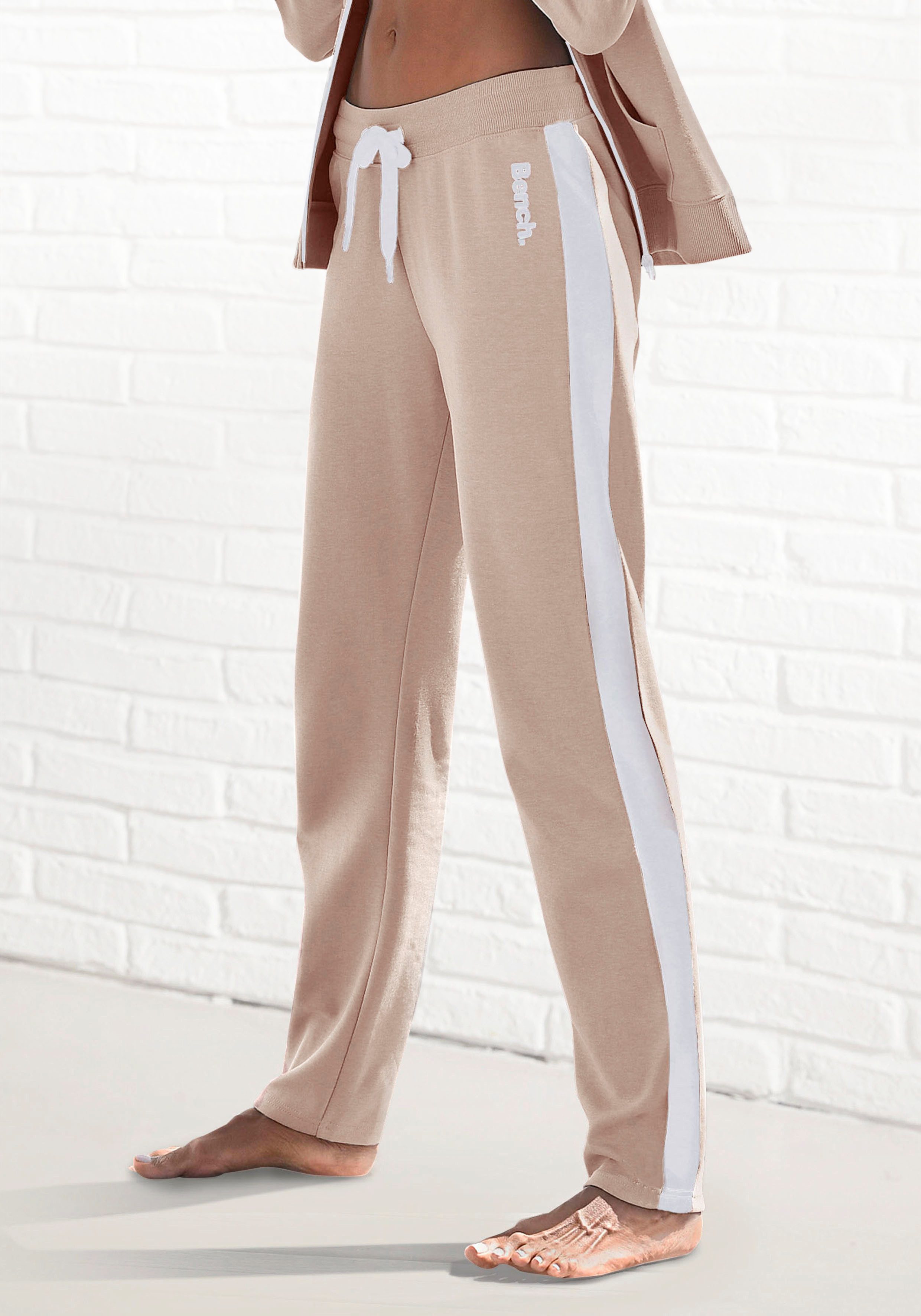 Bench. Loungewear Loungehose, mit Seitenstreifen und geradem Bein, Loungewe günstig online kaufen