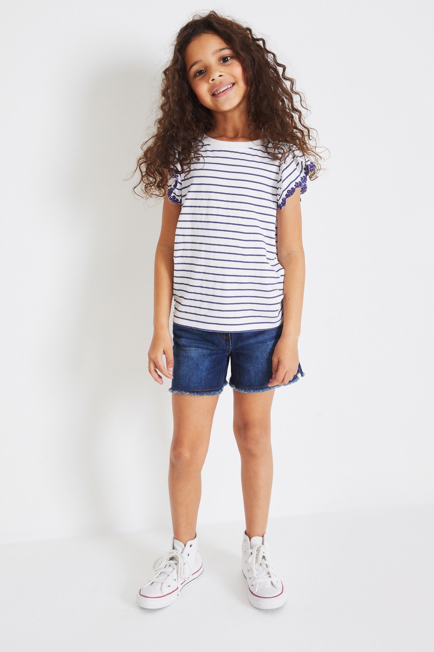 Stripe und Lochstickerei Next T-Shirt White/Blue Rüschenärmeln (1-tlg) mit T-Shirt