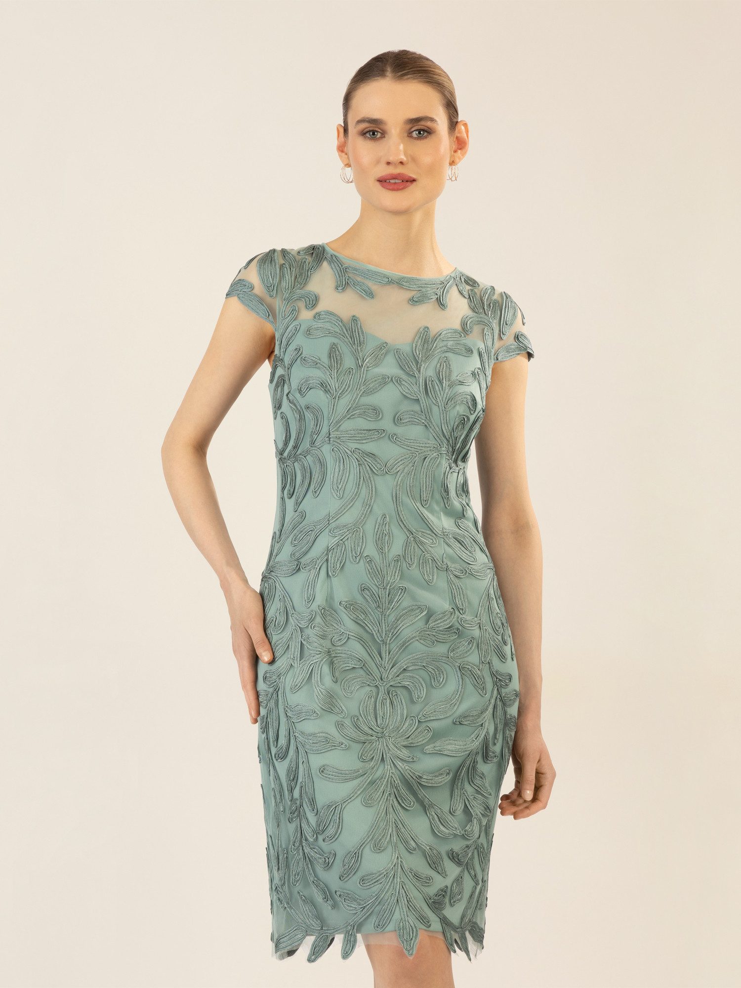 Apart Cocktailkleid aufwendig bestricktes Meshkleid