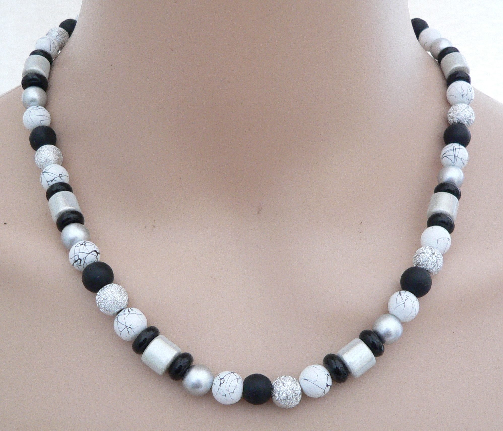traumschmuck Collier 498. Collier Halskette Glas Miracle silberfarben/schwarz Glitzer, handgefertigt