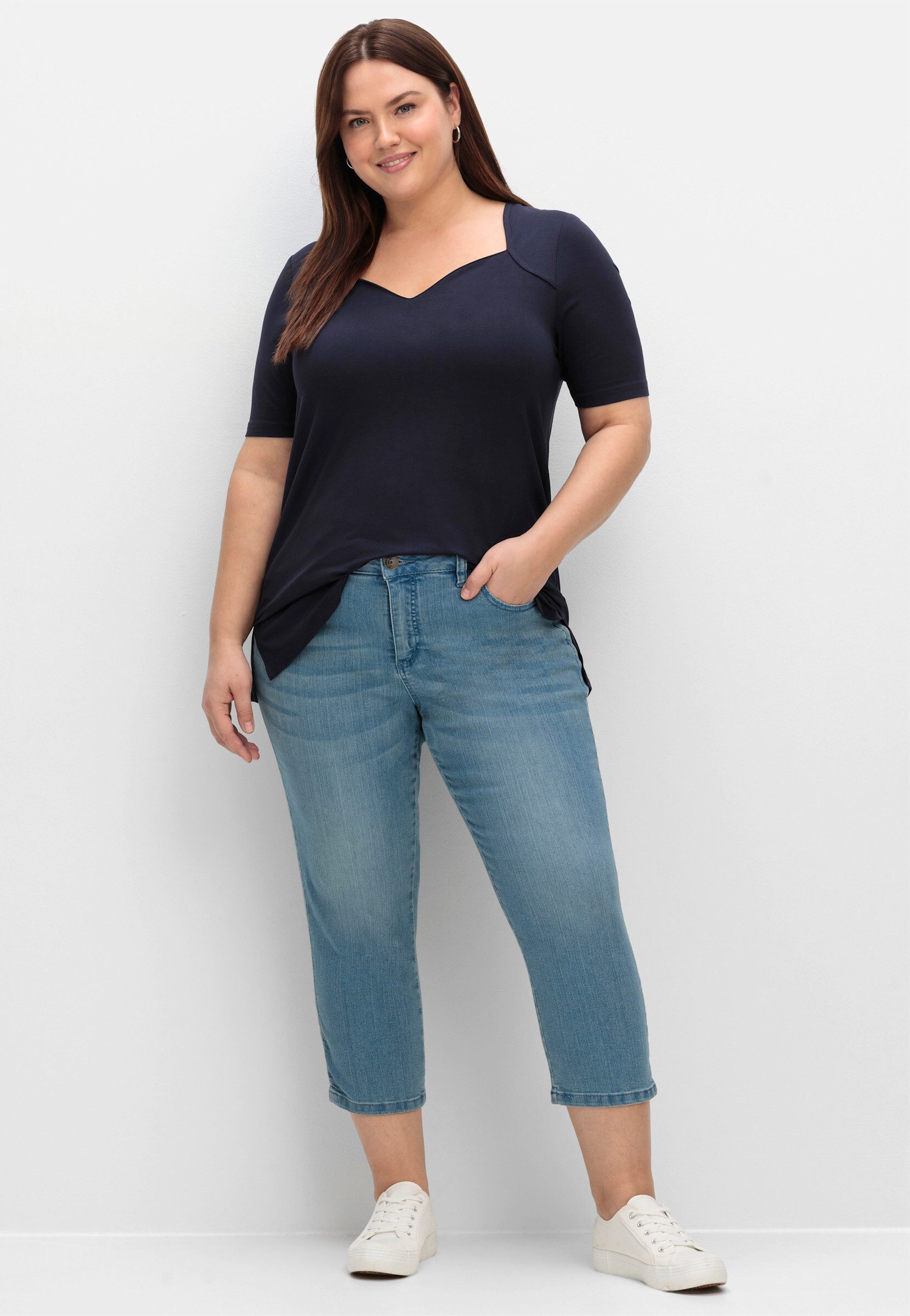 Sheego T-Shirt T-Shirt . mit herzförmigem Ausschnitt günstig online kaufen