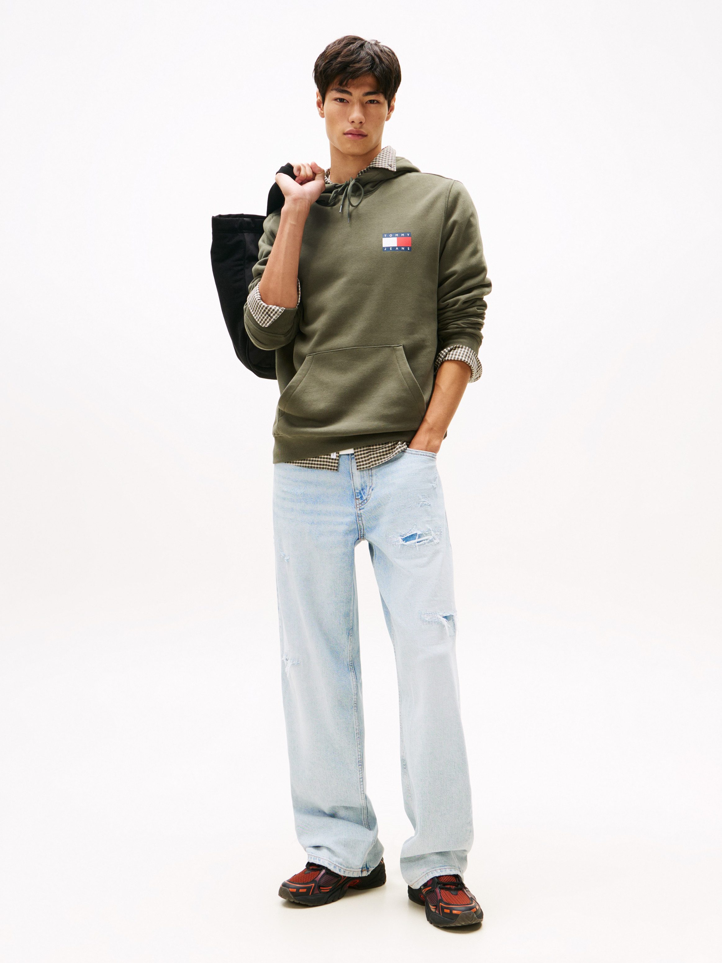 Tommy Jeans Sweatshirt TJM REG ESSENTIAL FLAG HOOD EXT mit bedruckten Markenlogo auf Brusthöhe