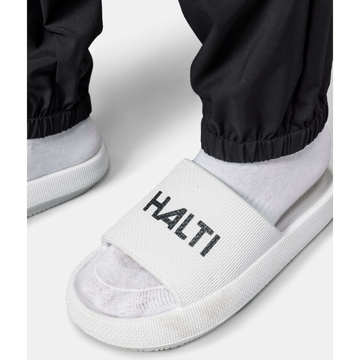 HALTI Outdoorhose Grets W Pants Vielseitige Jogginghose mit dehnbarem, wasserabweisendem Material und