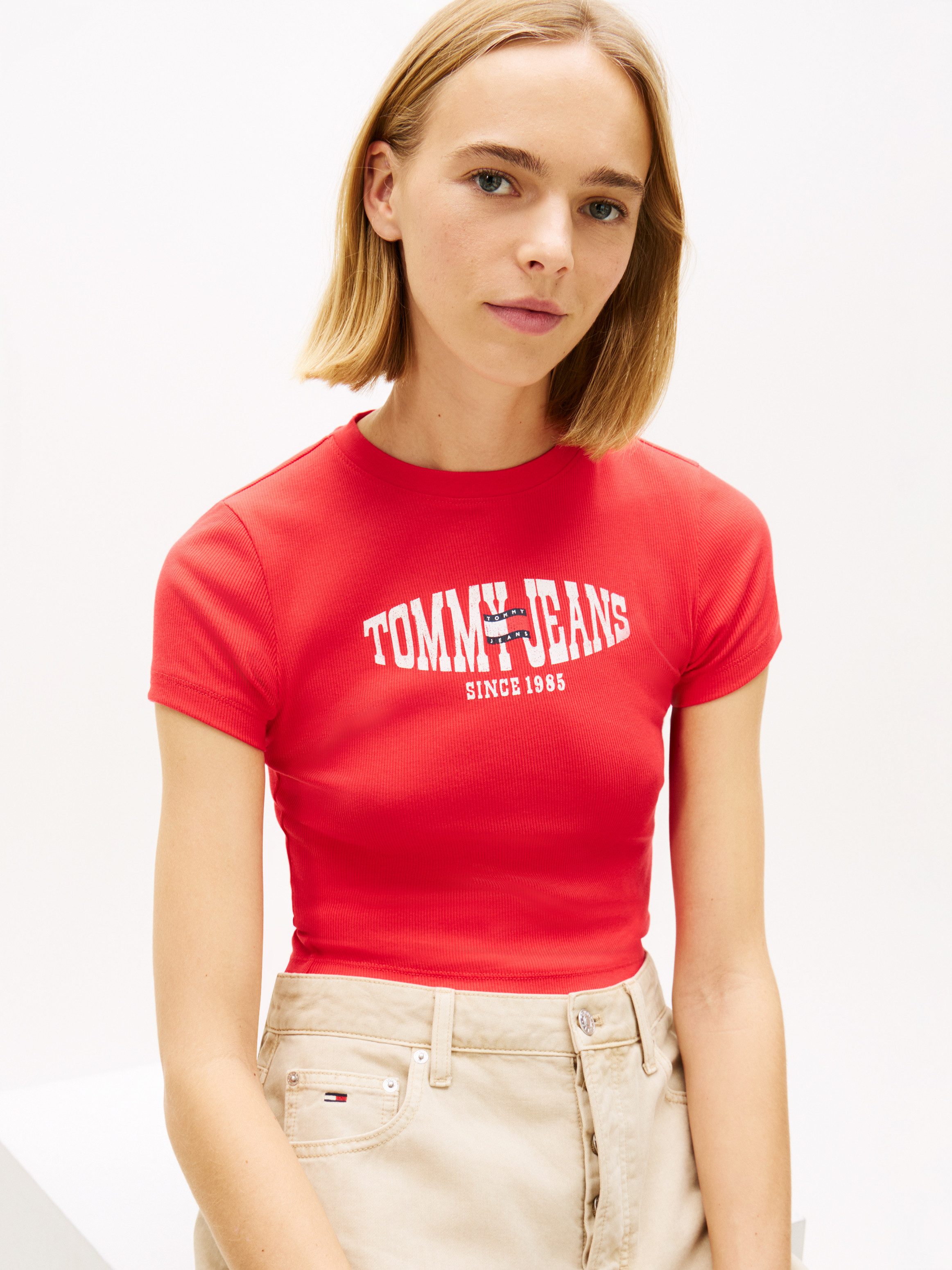 Tommy Jeans Kurzarmshirt TJW SLIM SHORT WAVY FLAG SS TEE mit Logoprint