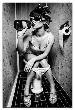 Wallario Wandfolie, Kloparty - Sexy Frau auf Toilette mit Weinflasche, wasserresistent, geeignet für Bad und Dusche