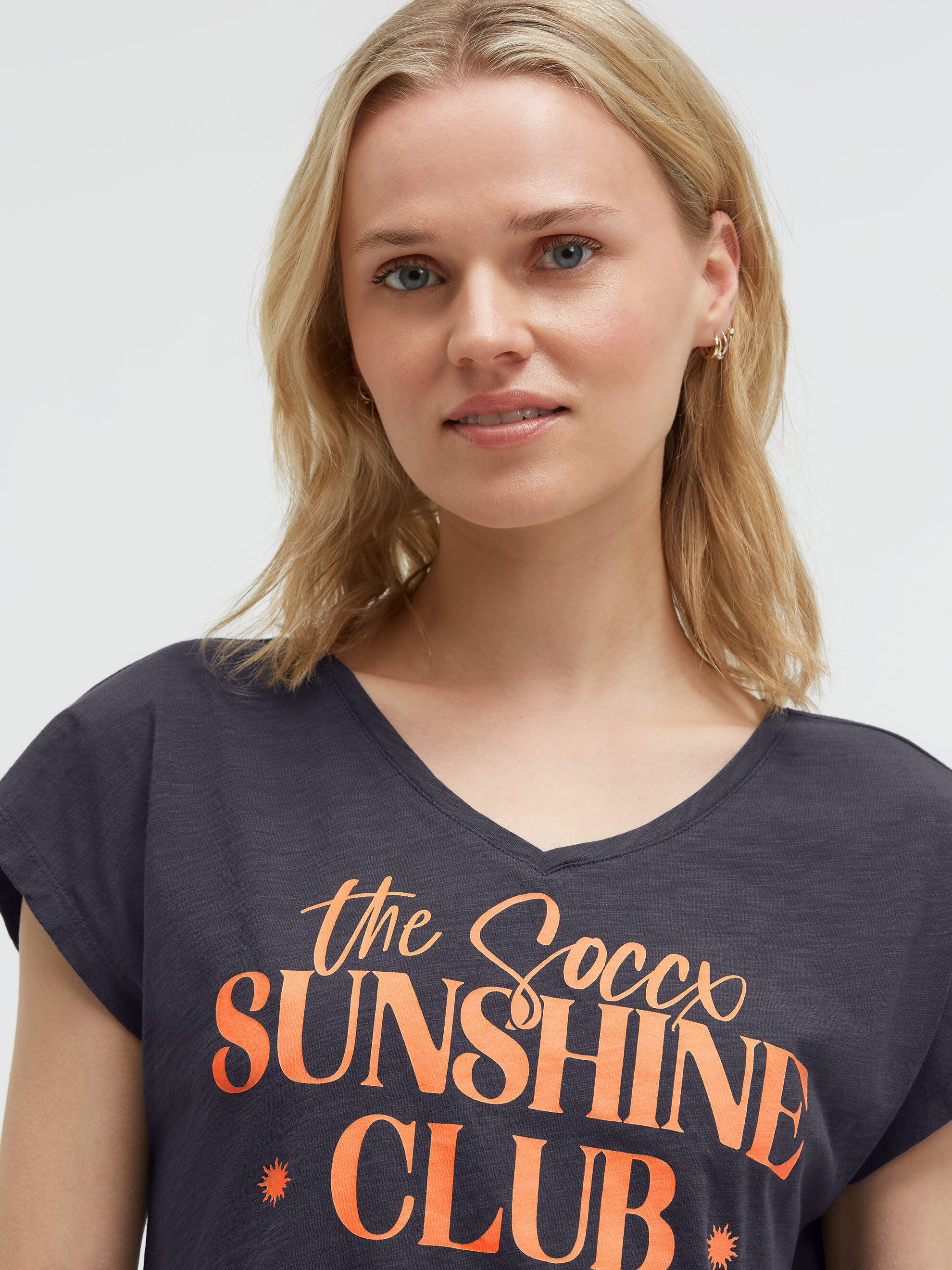 SOCCX V-Shirt mit überschnittener Schulter – Bild 4 von 5