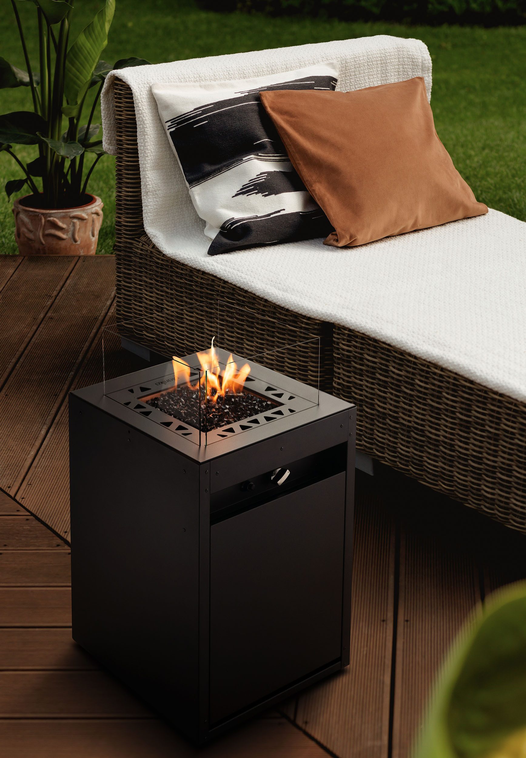 PLANIKA Echtfeuer-Dekokamin Planika Square Gaskamin, Mit Heizleistung