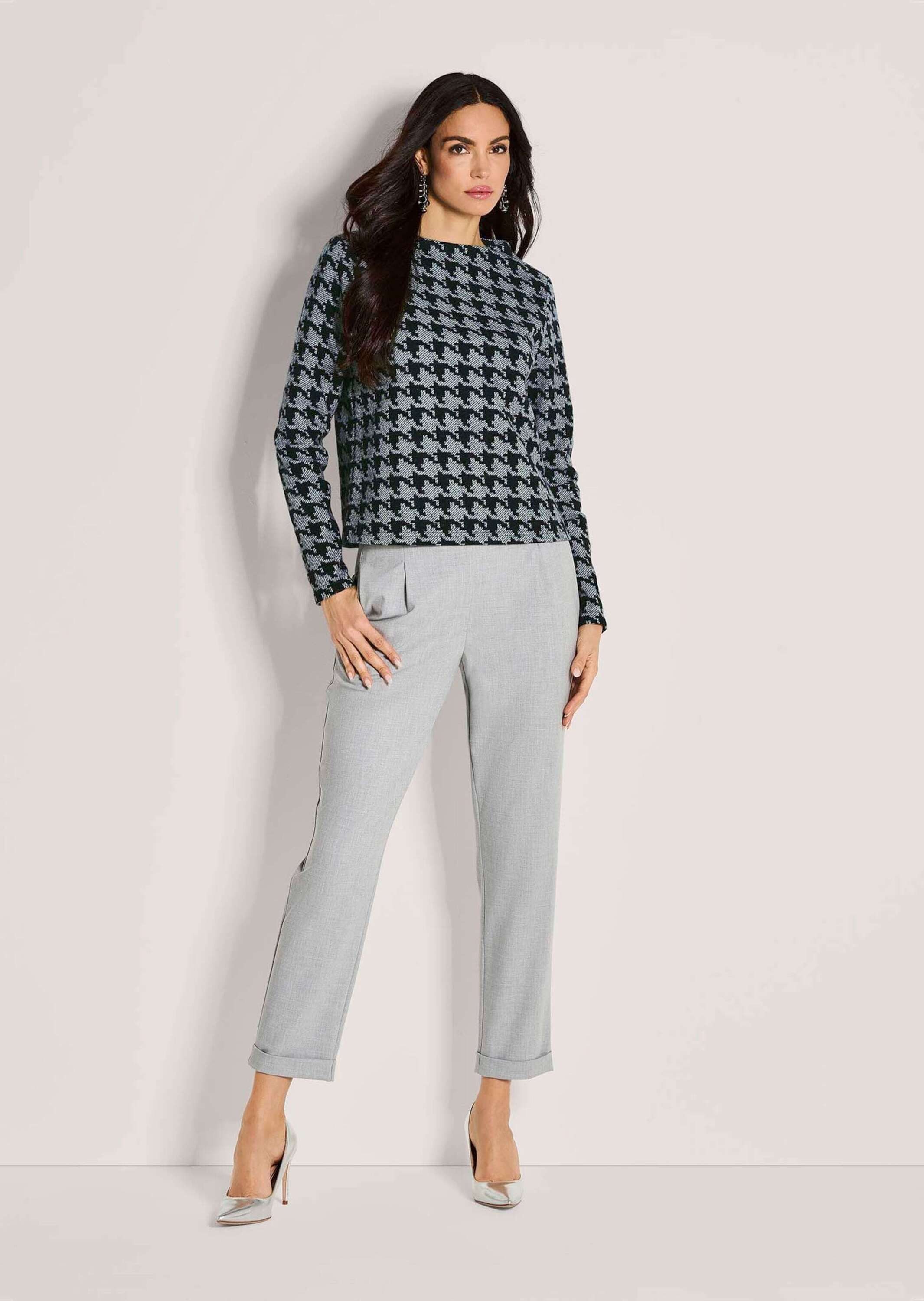 MADELEINE Langarmshirt Hahnentritt-Oberteil mit U-Boot-Ausschnitt Grafisches Design mit Stehkragen-Detail, Langarm