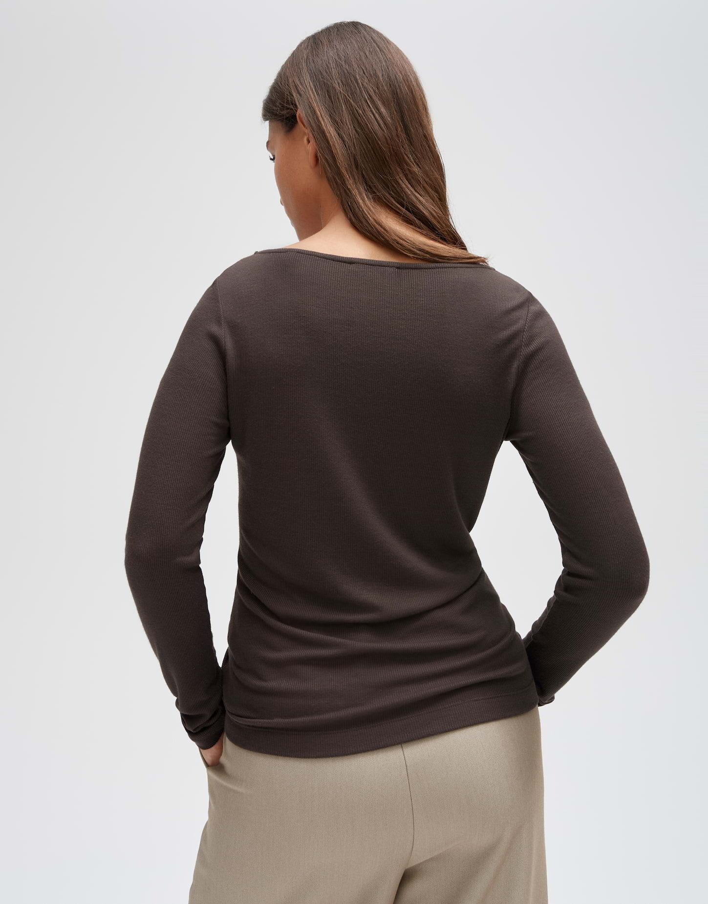 OPUS Longsleeve Smallo aus weichem Jersey Gerader Schnitt mit feiner Rippung und U-Boot-Ausschnitt – Bild 3 von 5