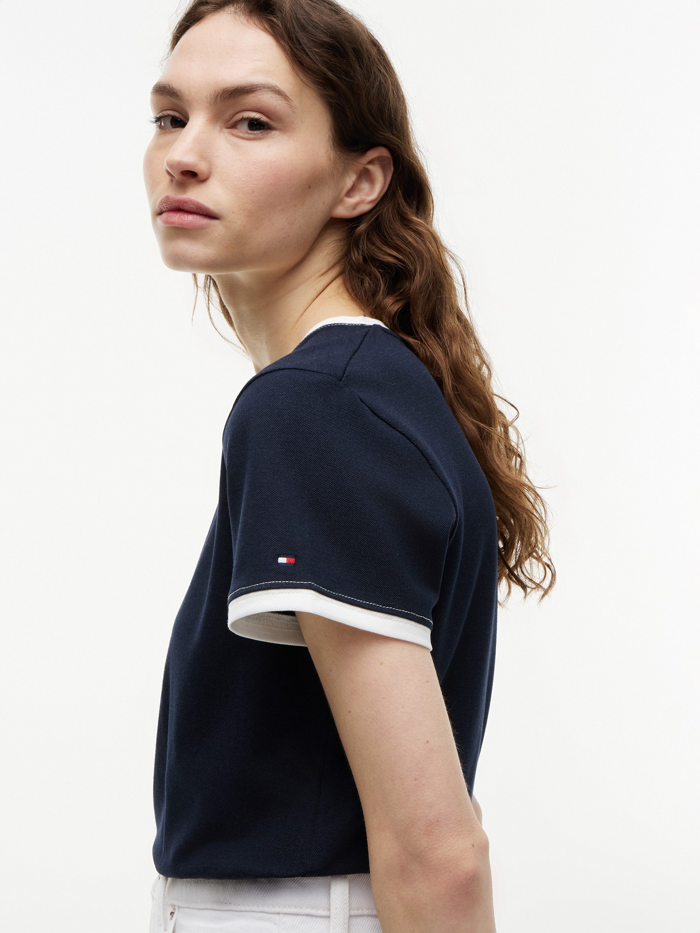 Tommy Hilfiger Kurzarmshirt TH ROUNDAL REG C-NK SS TEE mit kontrastfarbenen Bündchen