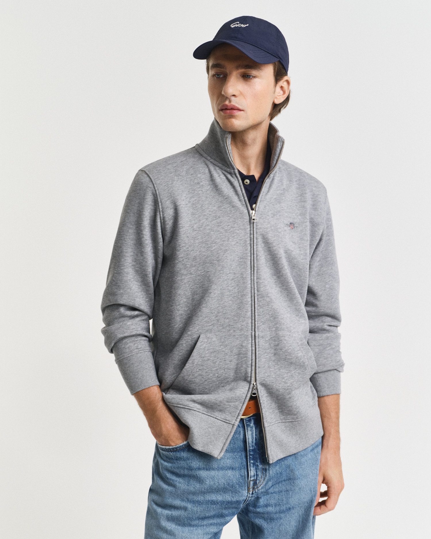 Gant Sweatjacke REG SHIELD FULL ZIP SWEAT mit Logostickerei auf der Brust günstig online kaufen