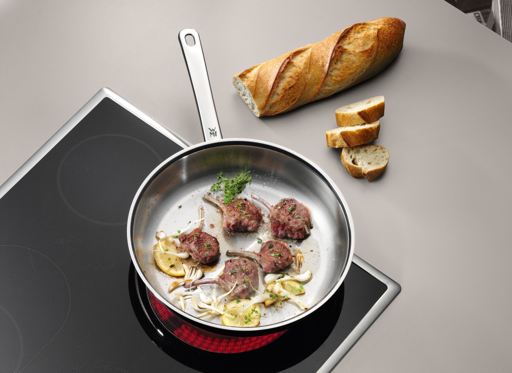 WMF Bratpfanne Profi, Cromargan® Edelstahl Rostfrei 18/10 (1-tlg), TransTherm-Allherdboden, optimale Wärmespeicherung /-verteilung