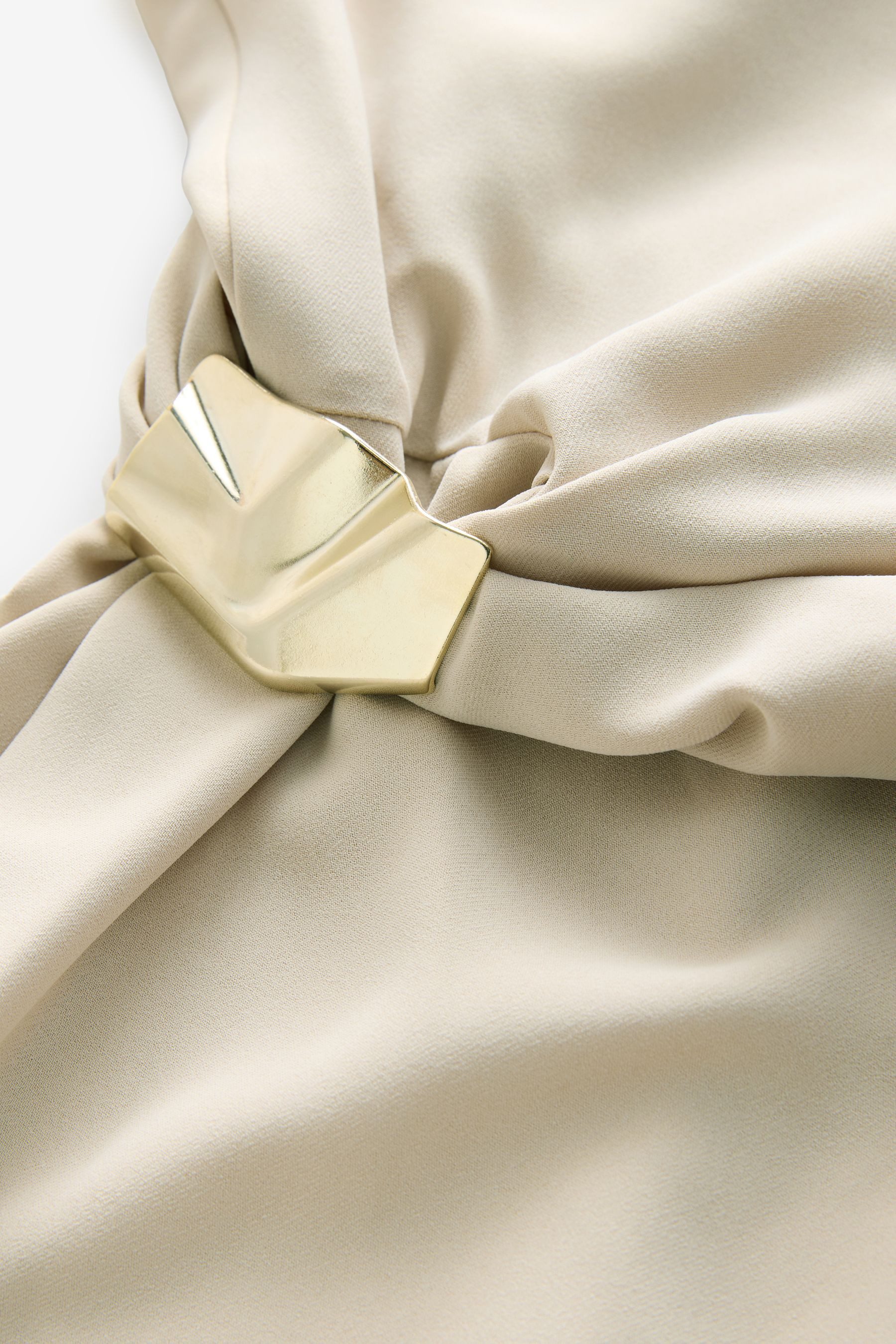 Next Midikleid Drapiertes Midikleid mit goldfarbenem Beschlag (1-tlg)