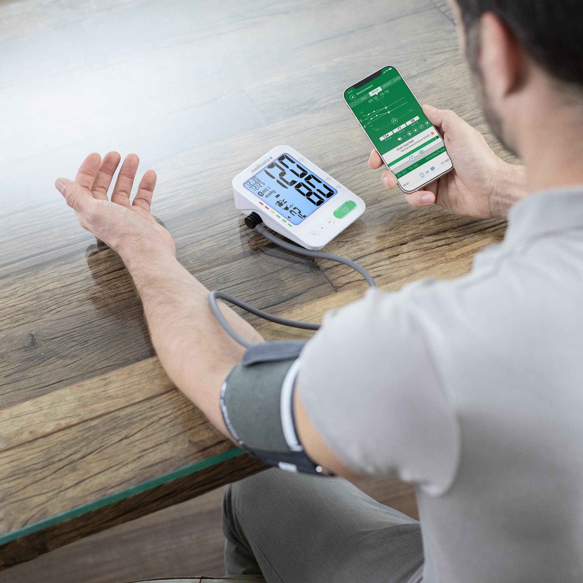 medisana Oberarm-Blutdruckmessgerät BU 584 connect mit VitaDock+ App