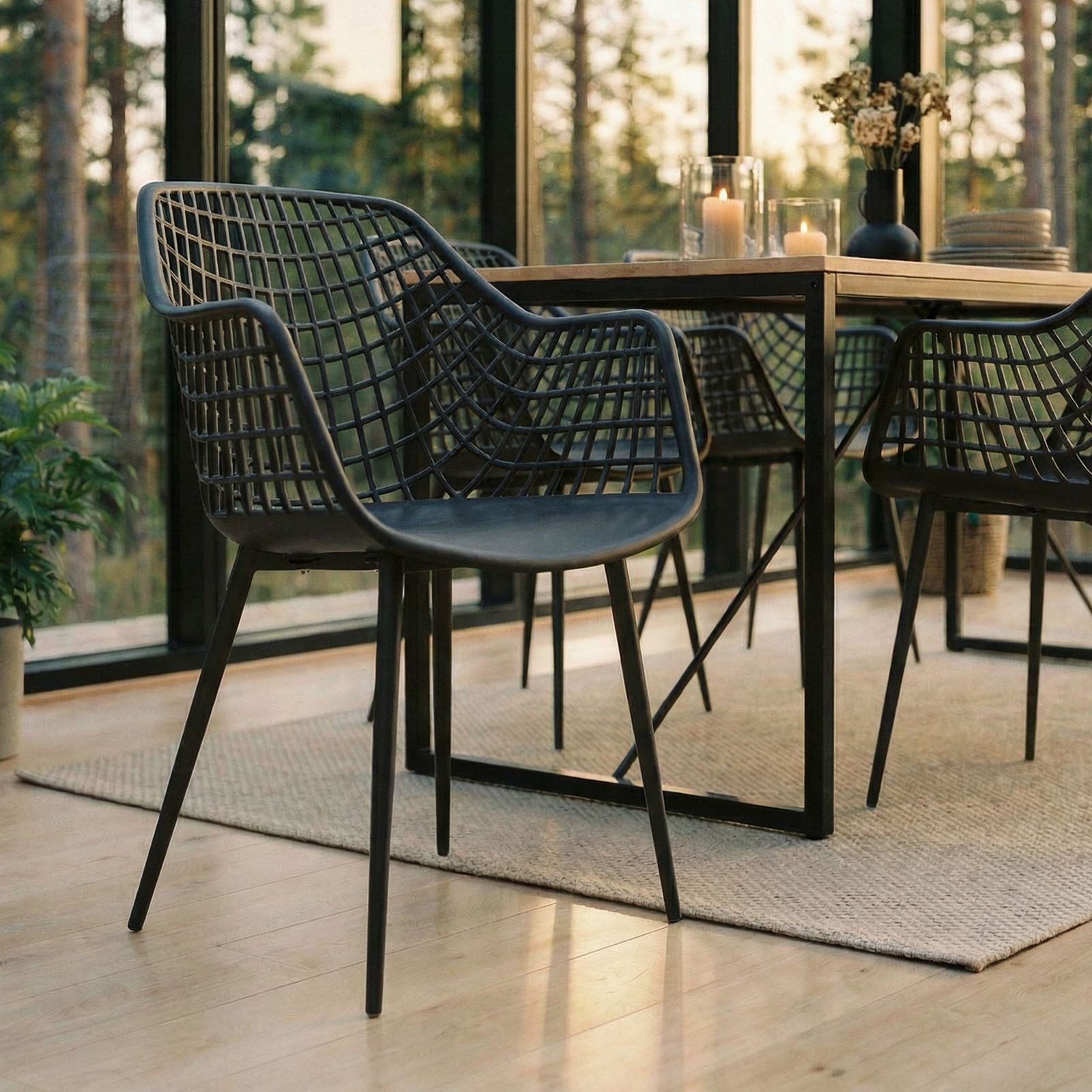 IDIMEX Gartenstuhl LUCIA (4 St), Schalenstuhl aus Kunststoff mit Armlehne, Metallbeine, Schwarz