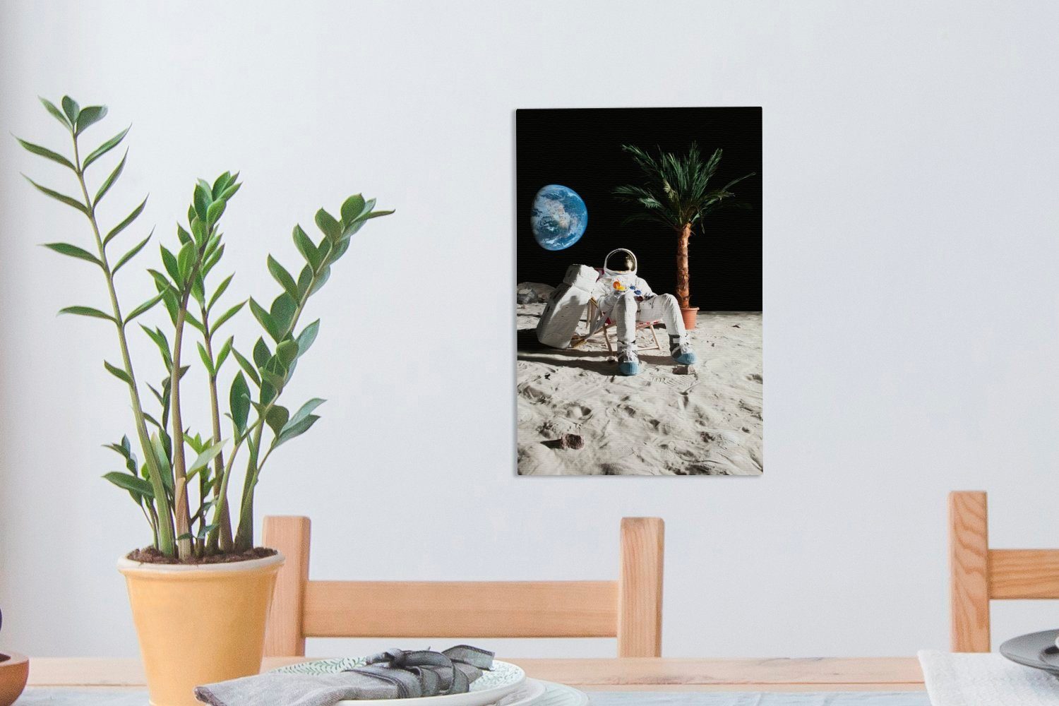 OneMillionCanvasses® Leinwandbild Leinwandbild Palme Mond bespannt Liegestuhl, cm - Zackenaufhänger, Gemälde, St), Astronaut - inkl. fertig - (1 20x30