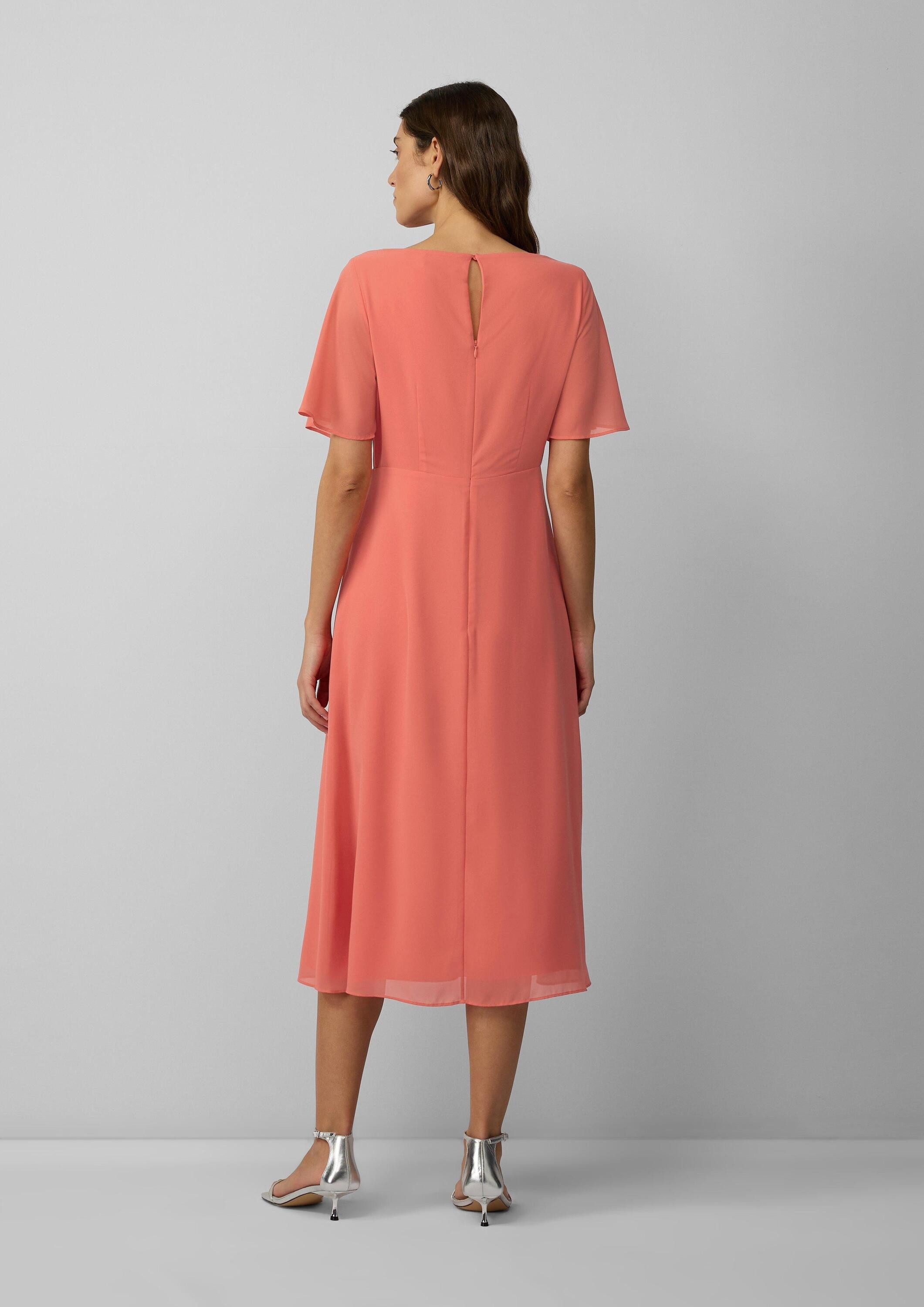 s.Oliver Midikleid Kleid Chiffonkleid mit Volants und U-Boot-Ausschnitt