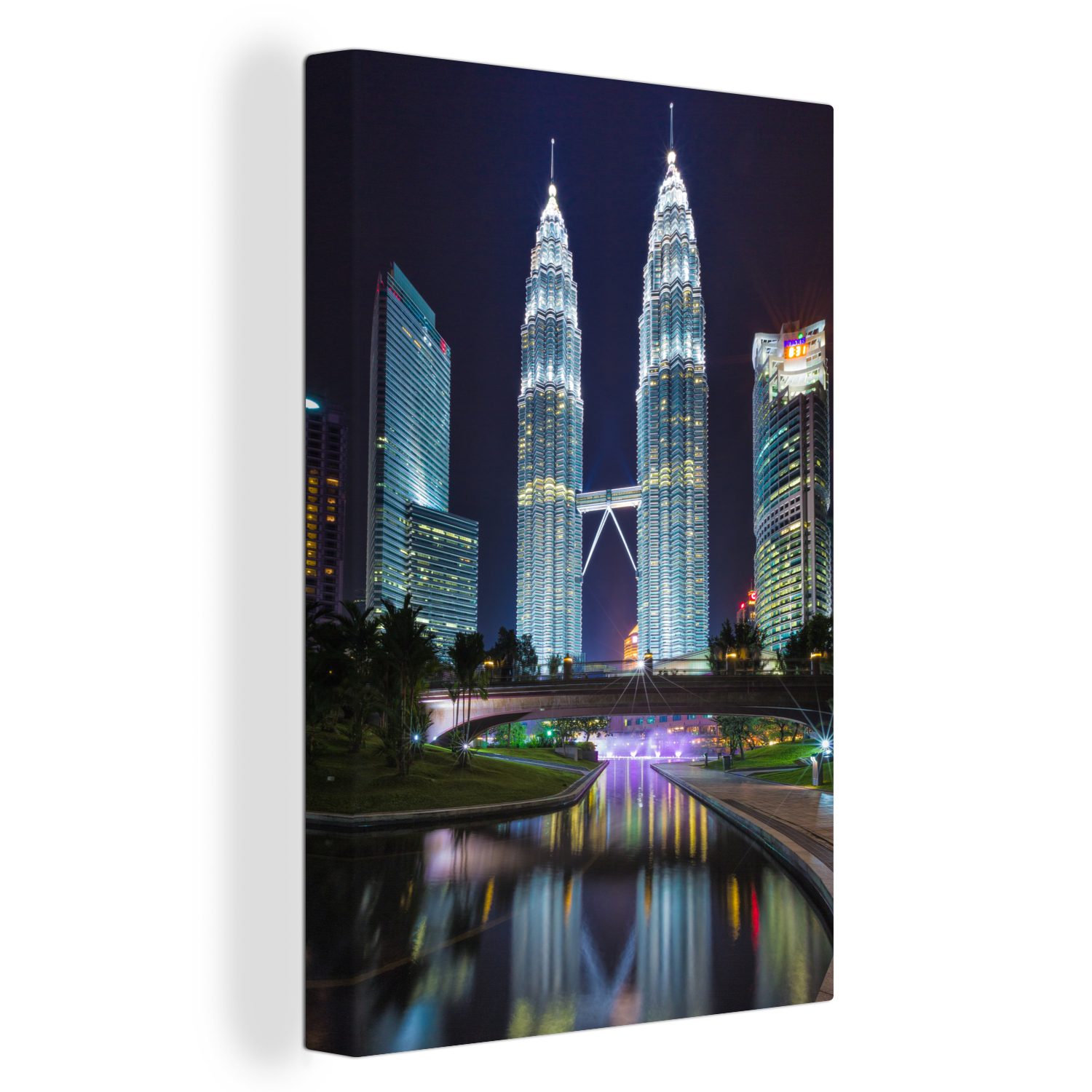 OneMillionCanvasses® Leinwandbild Die Petronas-Türme bei Nacht wunderschön beleuchtet, (1 St), Leinwandbild fertig bespannt inkl. Zackenaufhänger, Gemälde, 20x30 cm