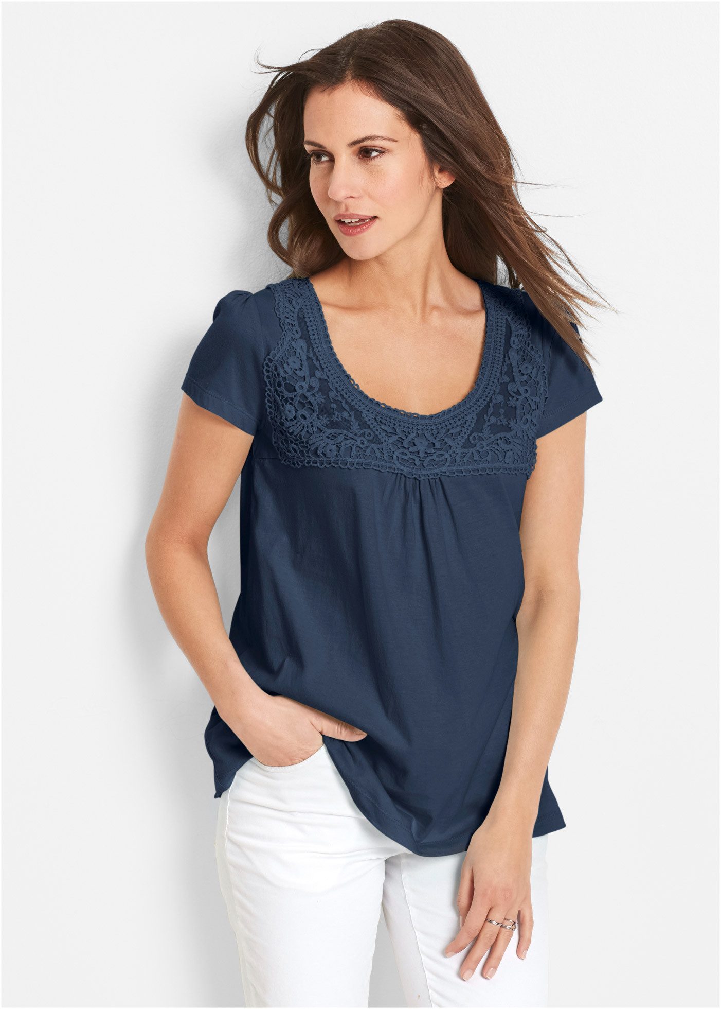 bonprix T-Shirt bequeme Passform, mit Spitzenapplikation in Häkel-Optik, aus Baumwolle