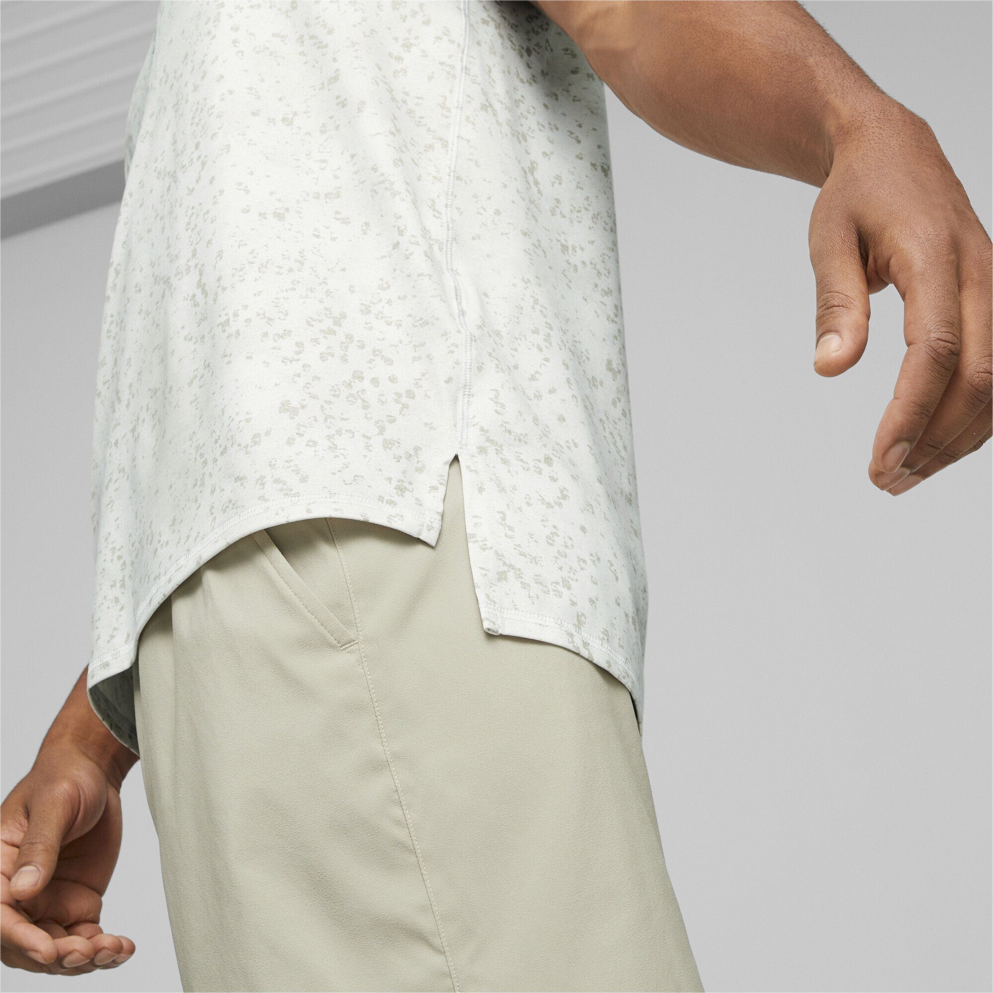 Trainings-T-Shirt White Printed Yogashirt Studio PUMA Lite Yogini Herren