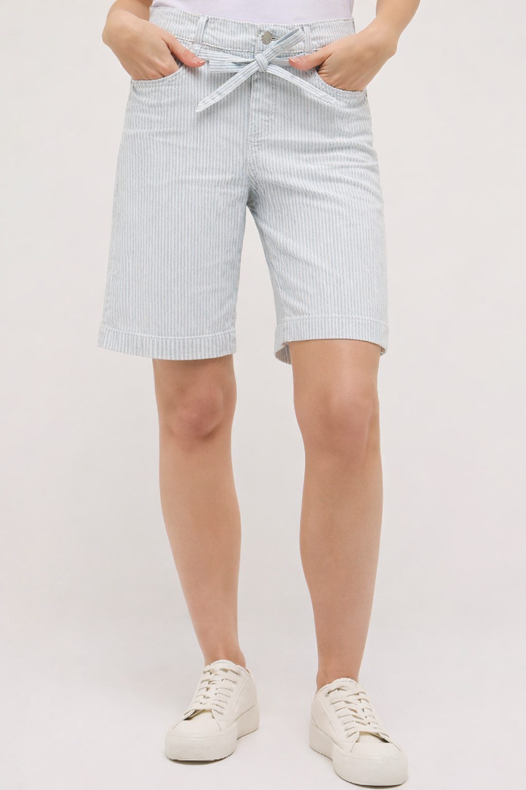 ANGELS Jeansbermudas LIA CITY mit leichtem Streifen-Dessin, Stretch, Wide-Leg