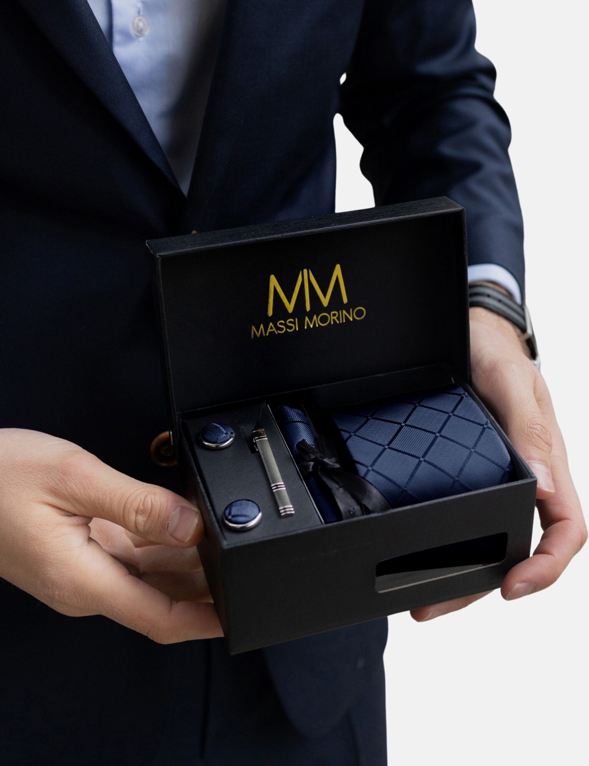 Massi Morino Krawatte (1-St) mit Einstecktuch, Manschettenknöpfen und Krawattenklammer