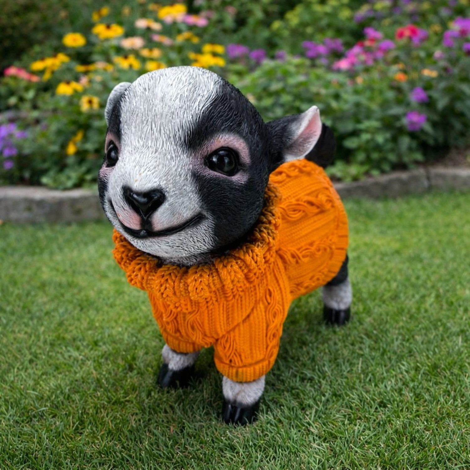 Online-Fuchs Gartenfigur süße Ziegen mit Pulli für außen - Deko Figuren Frühling, Sommer, (16 oder 24 cm groß), aus langlebigem Kunstharz gefertigt, wetterfest - 16 bis 24 cm groß
