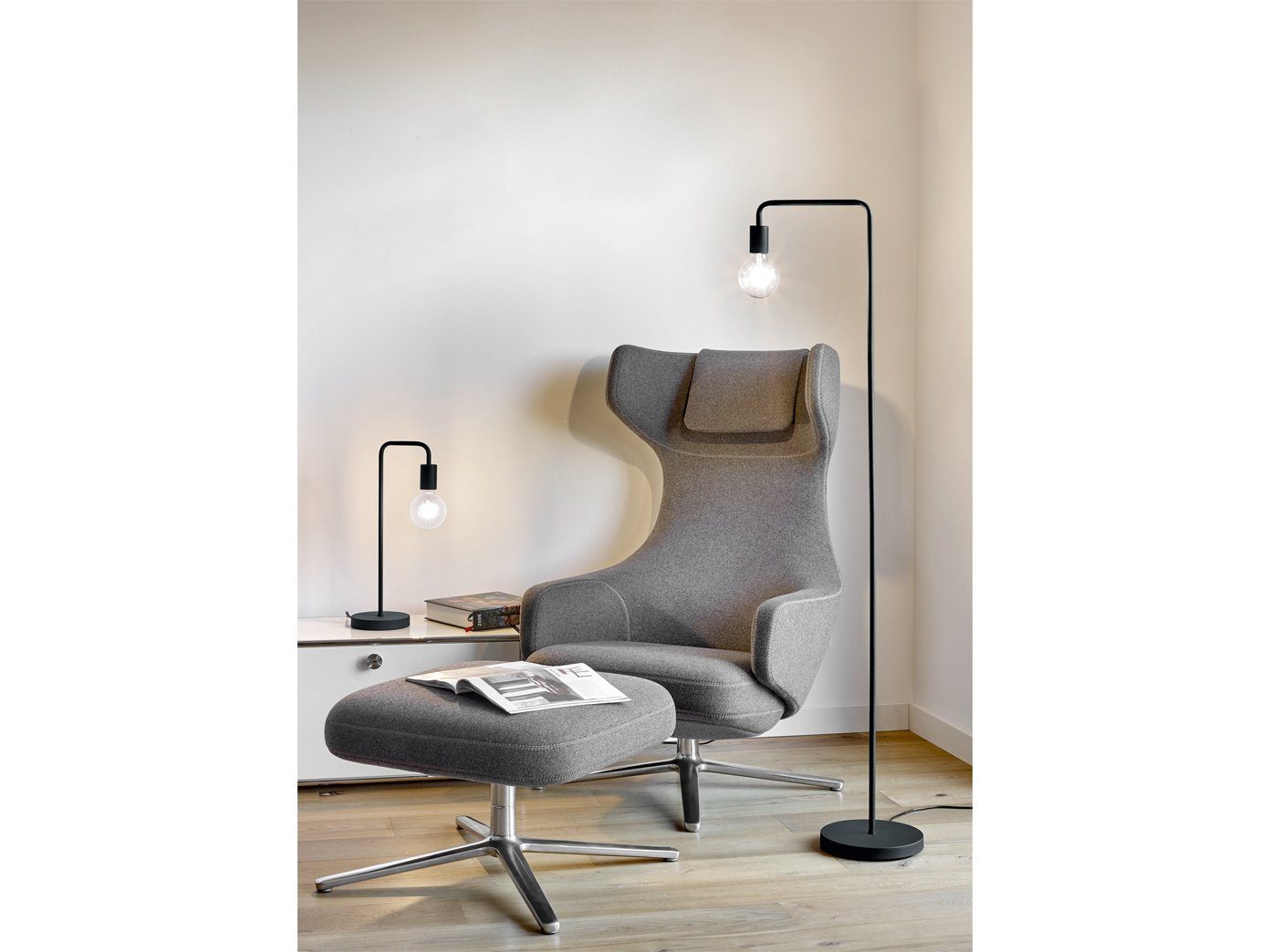 TRIO Leuchten LED Stehlampe, LED wechselbar, Warmweiß, minimalistische ohne Schirm Industrial schmal Ecke, Schwarz Höhe 149cm