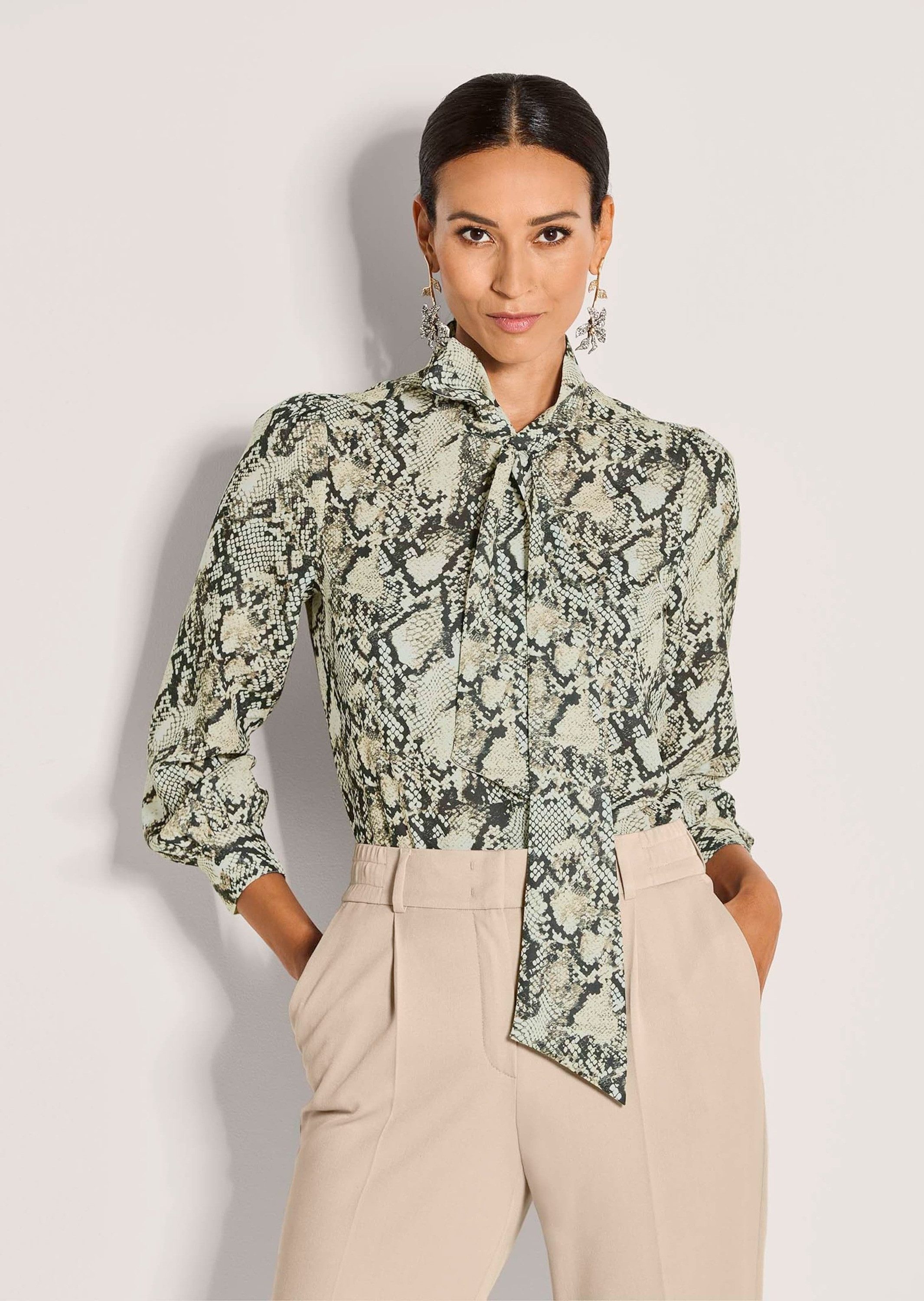 MADELEINE Langarmbluse Elegante Bluse mit Animal-Print Fließende Silhouette günstig online kaufen