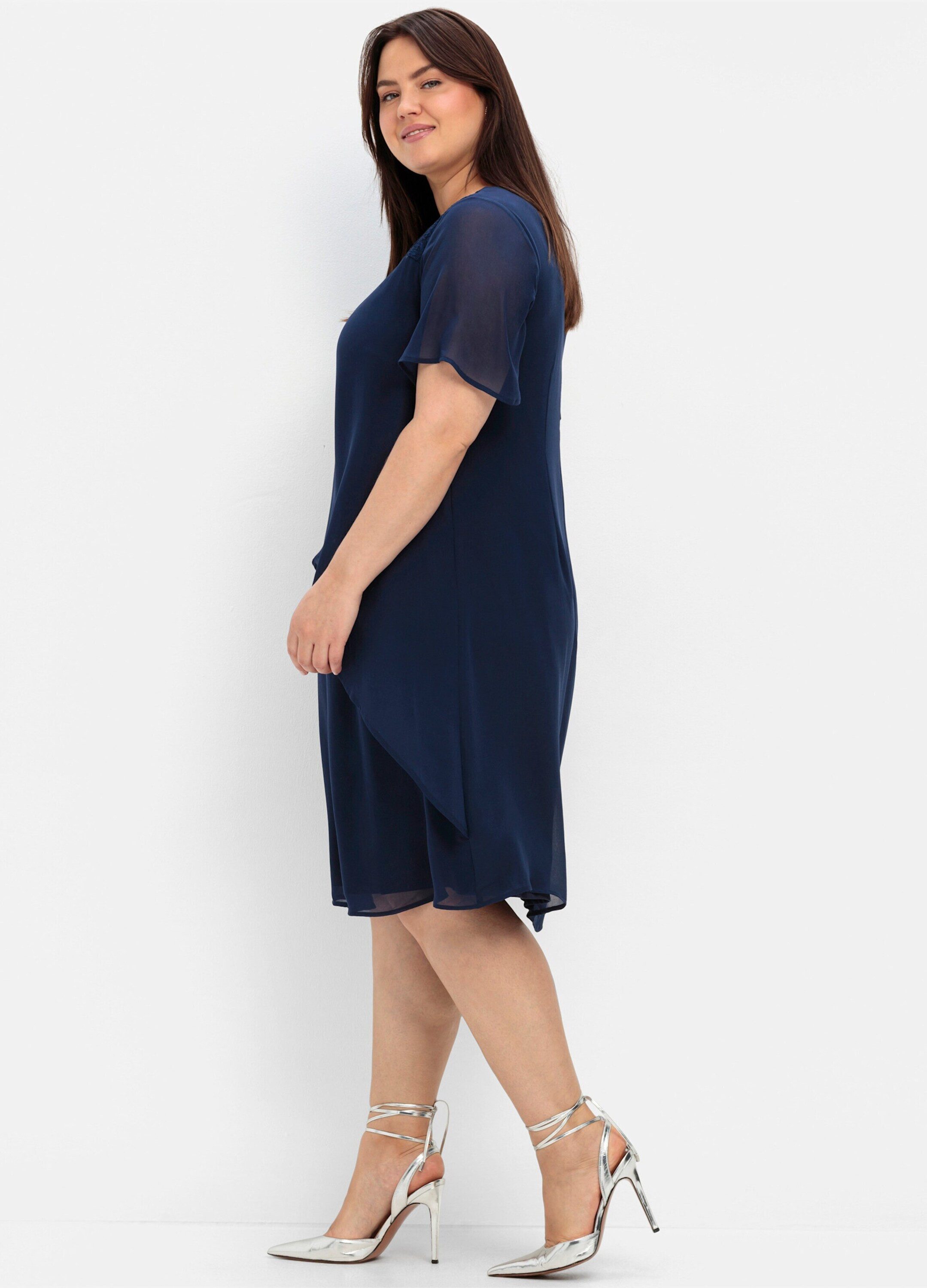 Sheego Etuikleid Abendkleid Kurzarm mit asymetrischen Volants