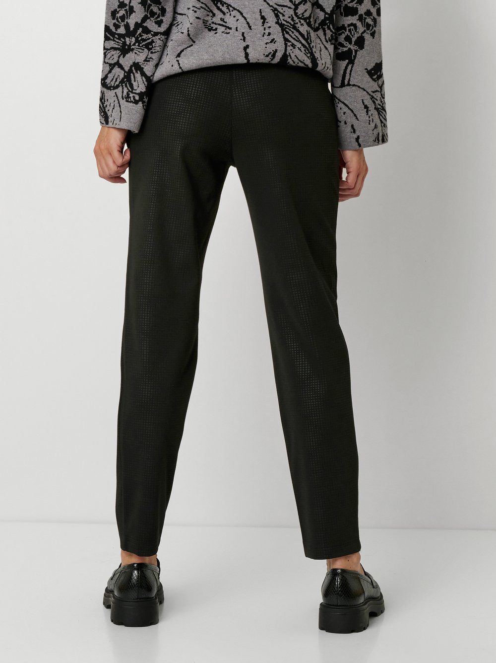 TONI Schlupfhose Sue Modern Chic Sommerhose mit feinem Muster günstig online kaufen