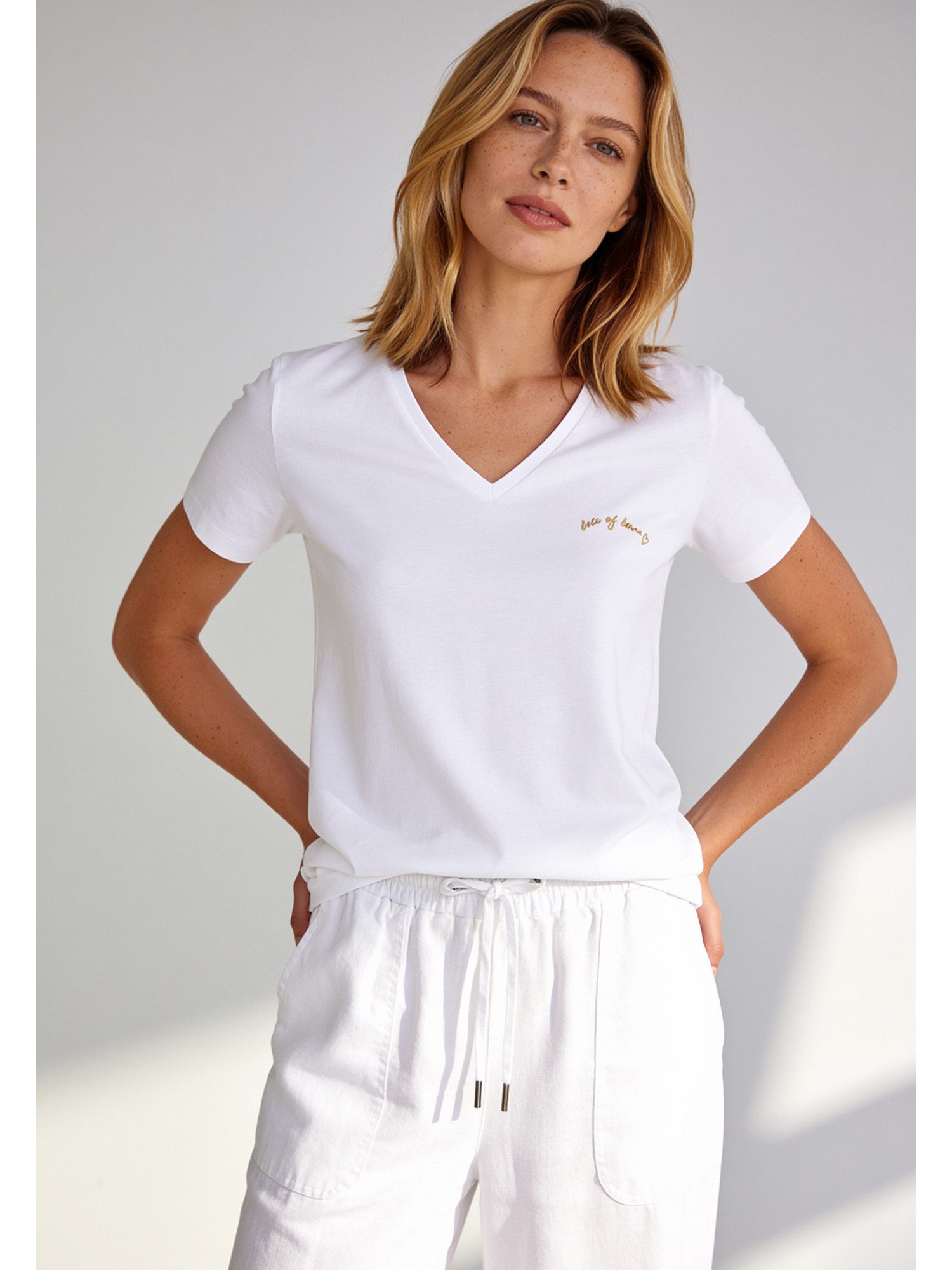 MORE&MORE Kurzarmshirt stretchiges V-Neck- Shirt, Schriftstickerei