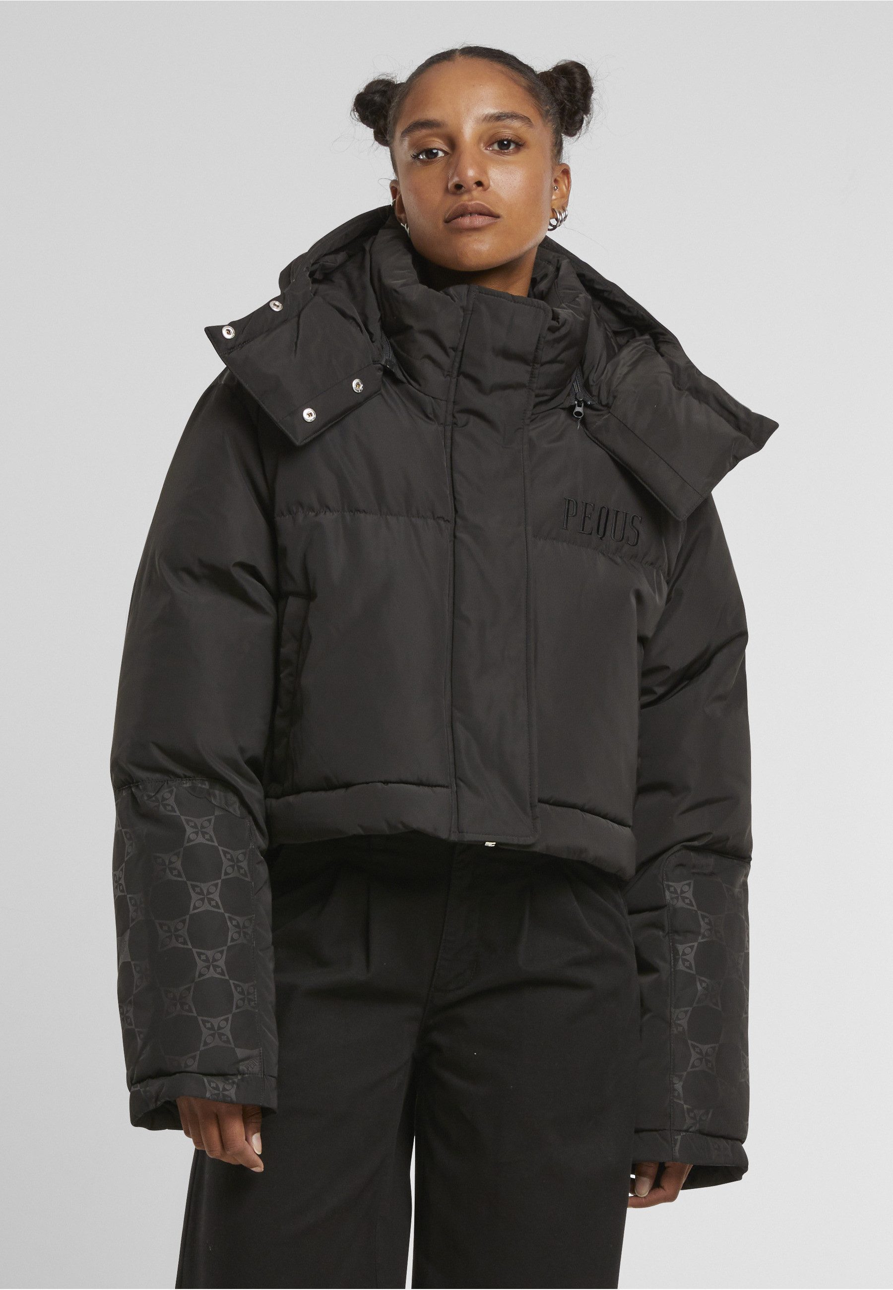 PEQUS Winterjacke PEQUS PEQUS Aether Cropped Puffer Jacket (1-St)