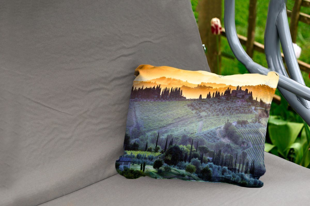 MuchoWow Dekokissen Polyester, bei Kissenhülle Italien Sonnenaufgang, dem in Nebel Dekokissenbezug, ummauerten Outdoor-Dekorationskissen, Gimignano San über