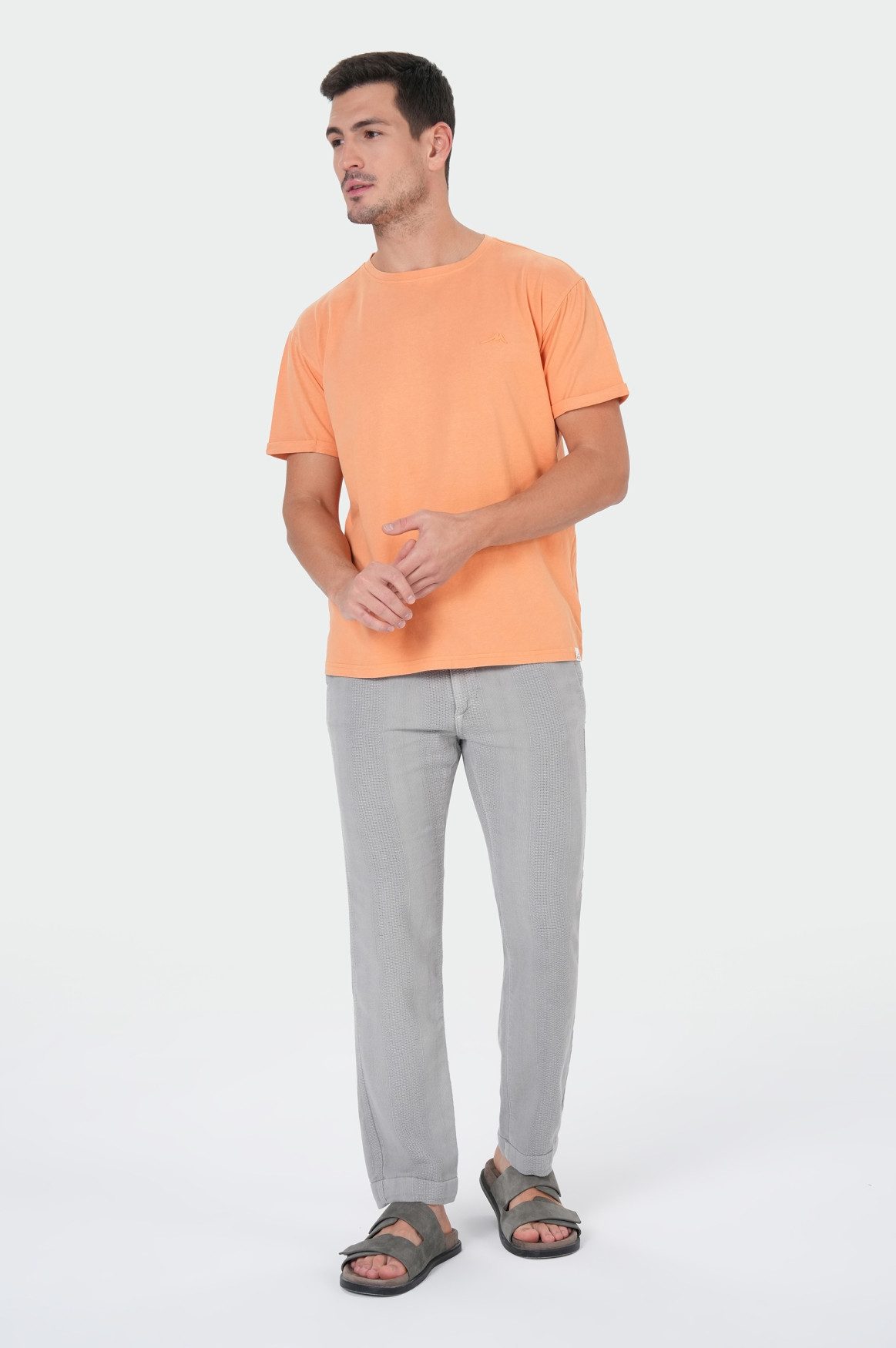 T-Shirt LEO T-Shirt.