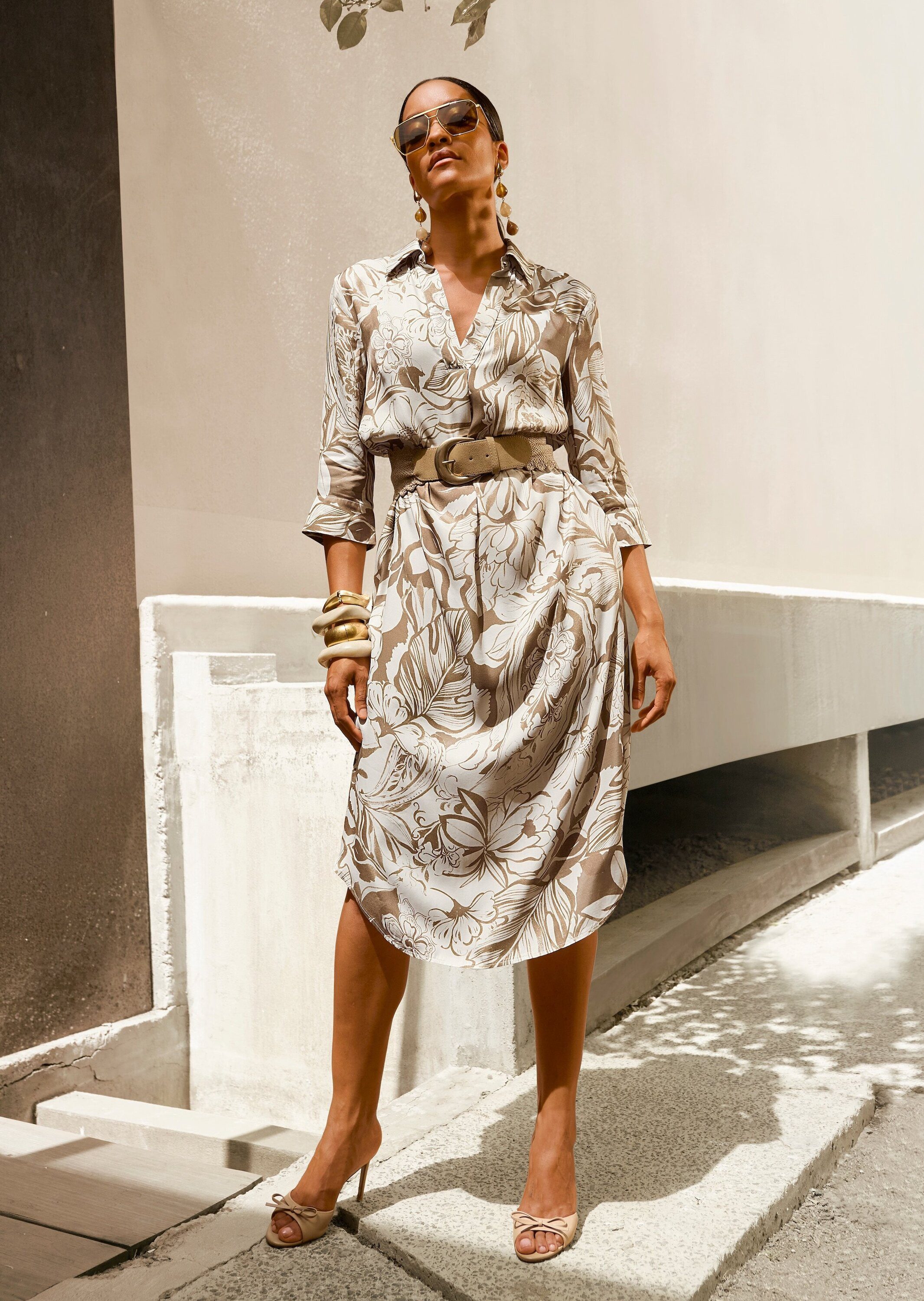 MADELEINE Midikleid Viskosekleid mit floralem Design Midikleid mit Hemdkragen, V-Ausschnitt, Taschen, 3/4-Arm und Knielänge