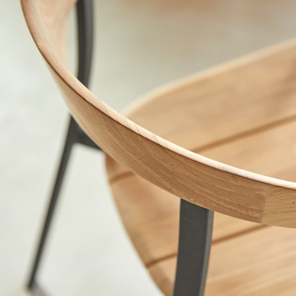 Tikamoon Esszimmerstuhl Stuhl Arco aus massivem Teakholz und Aluminium