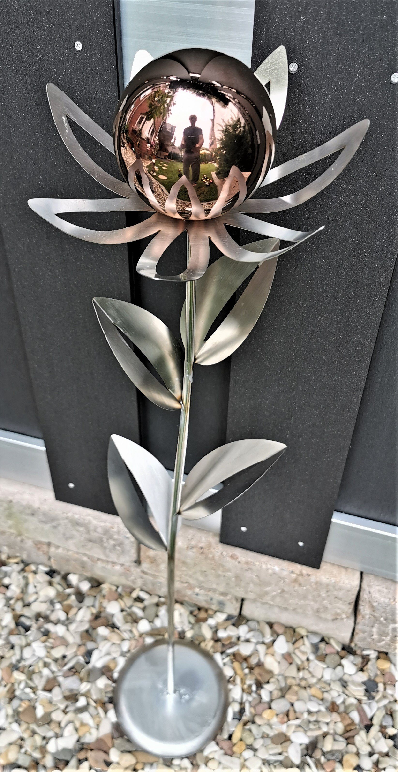 Jürgen Bocker Garten-Ambiente Gartenstecker Skulptur Blume Paris Edelstahl matt 77 cm mit Kugel und Standfuß golden rose
