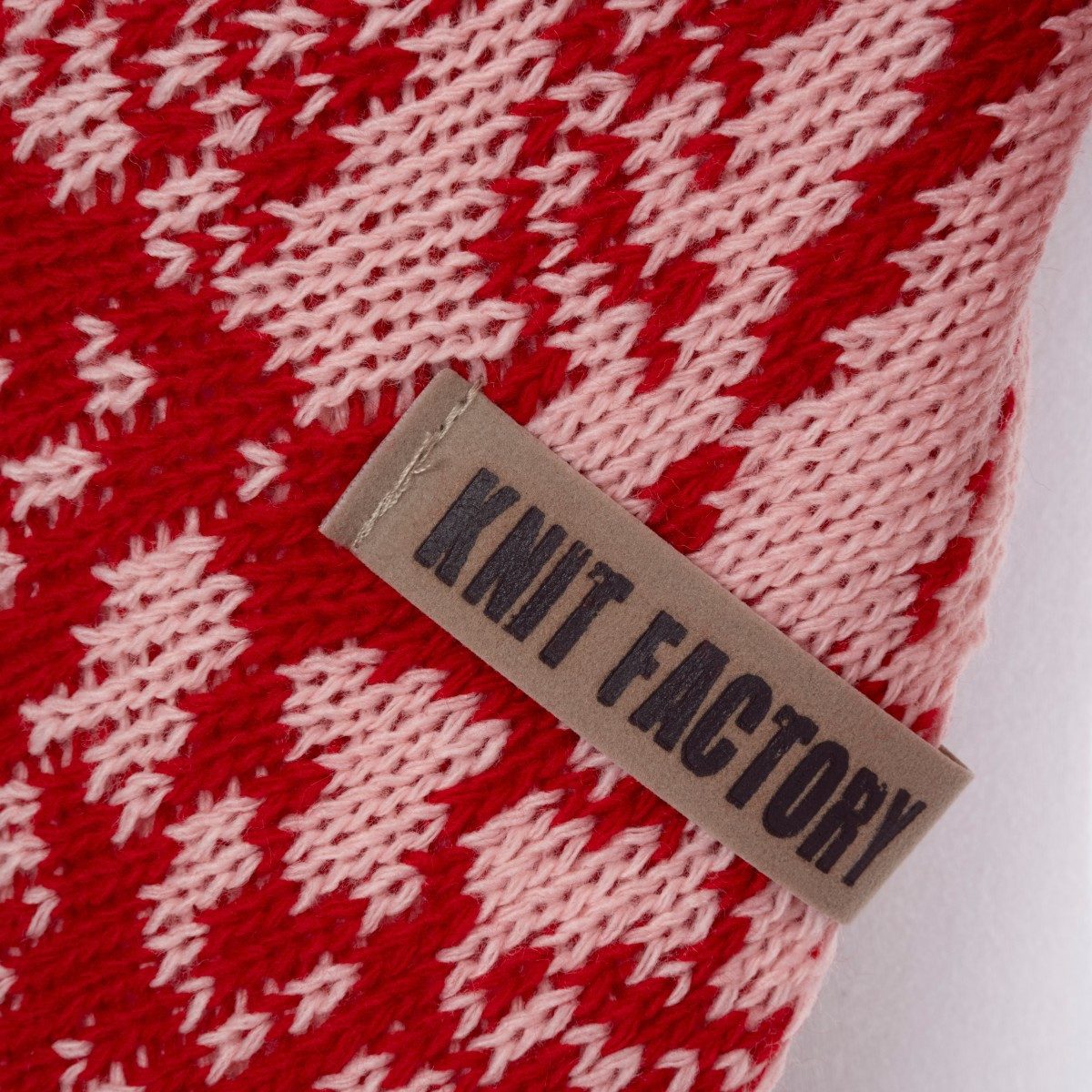 Knit Factory Strickschal Lea Dreiecksschal Bright Red Blossom Pink 190x85 cm Mix, (Set, 1-St. Spar-Set), Schal Damen Herren set loop tücher schals winter Strick Mode herbst