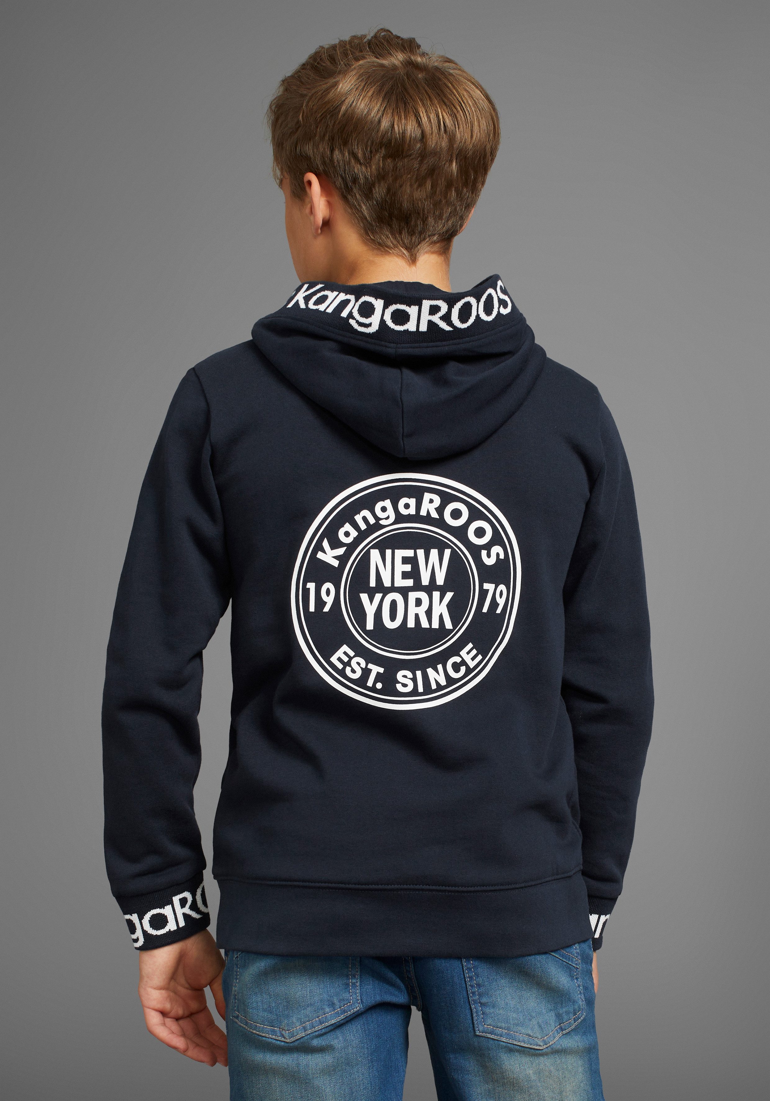 KangaROOS Kapuzensweatshirt Rückendruck und Logo-Schriftzüge an Bündchen