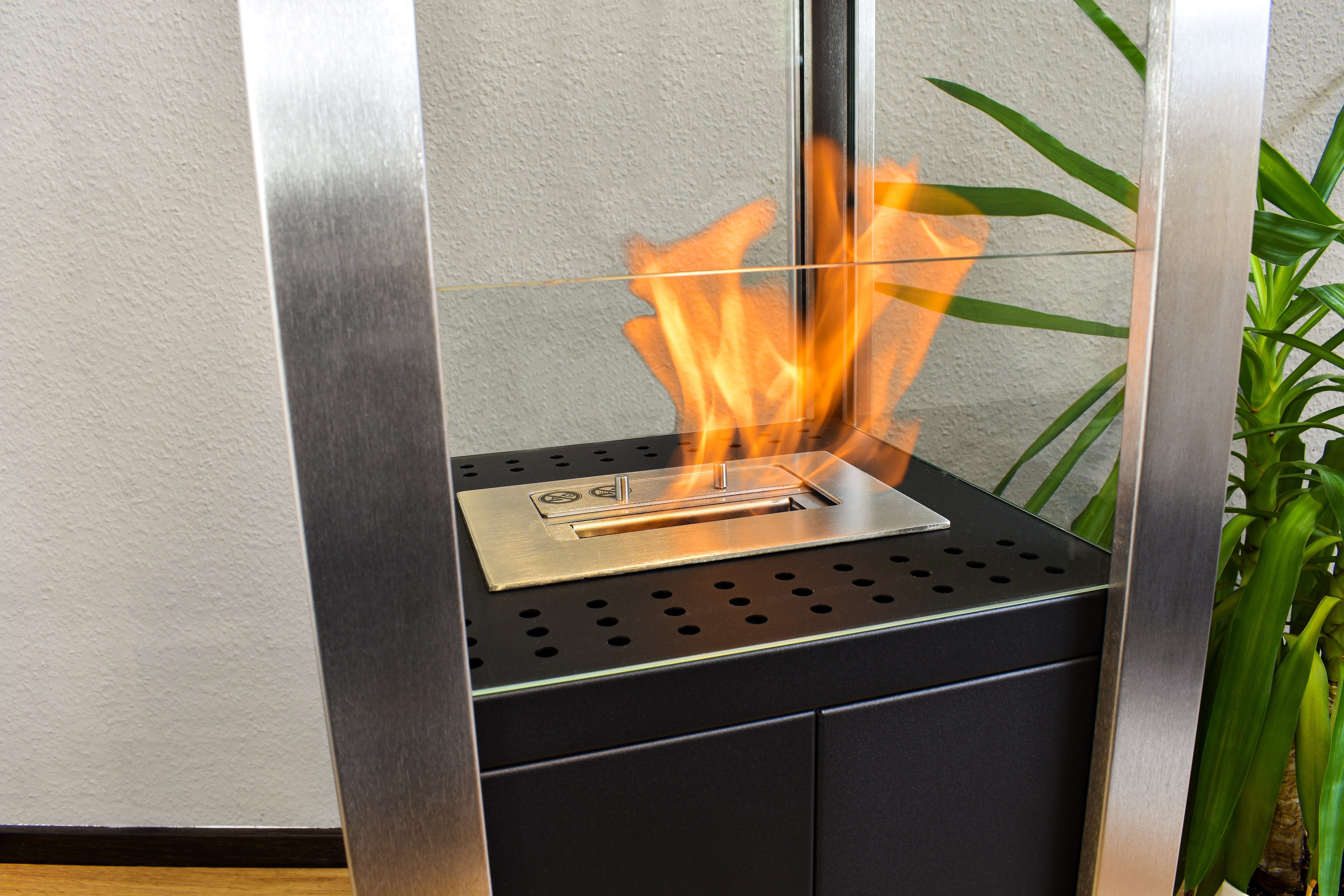 GLOW FIRE Echtfeuer-Dekokamin Ethanolkamin Stockholm Bioethanol Kamin, Kaminofen mit 2 KW Heizleistung, Ethanol Standkamin mit 7h Brenndauer