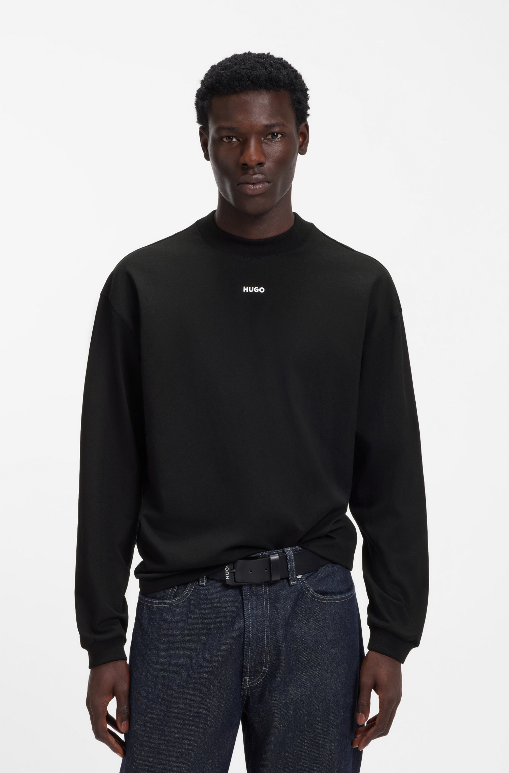 HUGO Langarmshirt Daposo Rundhalsausschnitt, Relaxed Fit, Ärmelbündchen