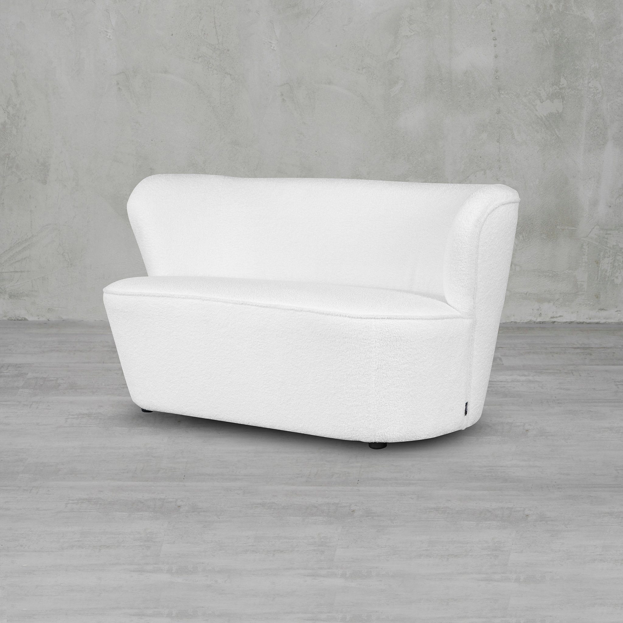 carla&marge Sofa Tamlon, moderne Couch in Weiß, mit weichem Plüschbezug aus Bouclé (Breite 139 cm) Snow White