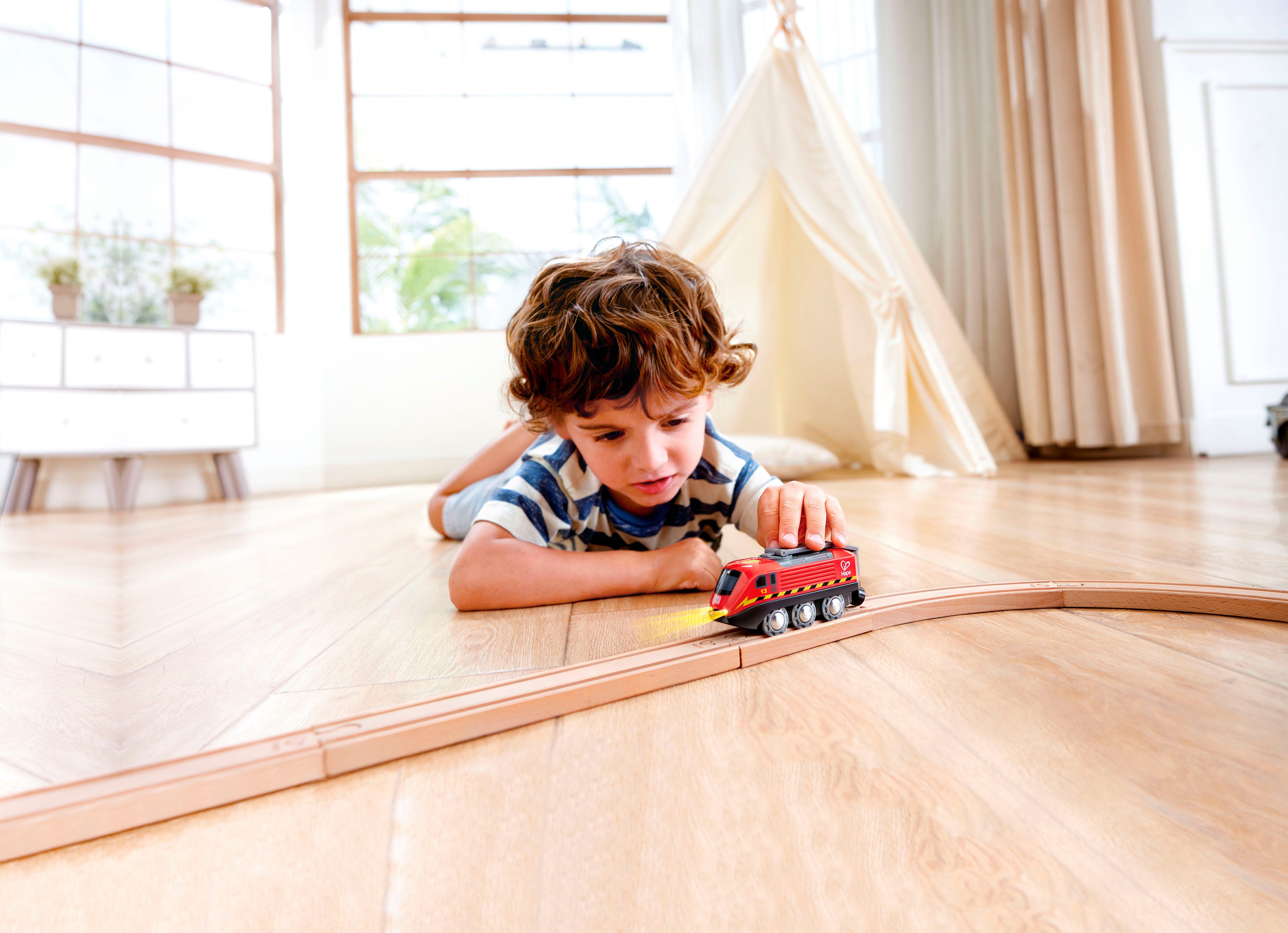 Hape Spielzeug-Eisenbahn Aufladbare Lok günstig online kaufen