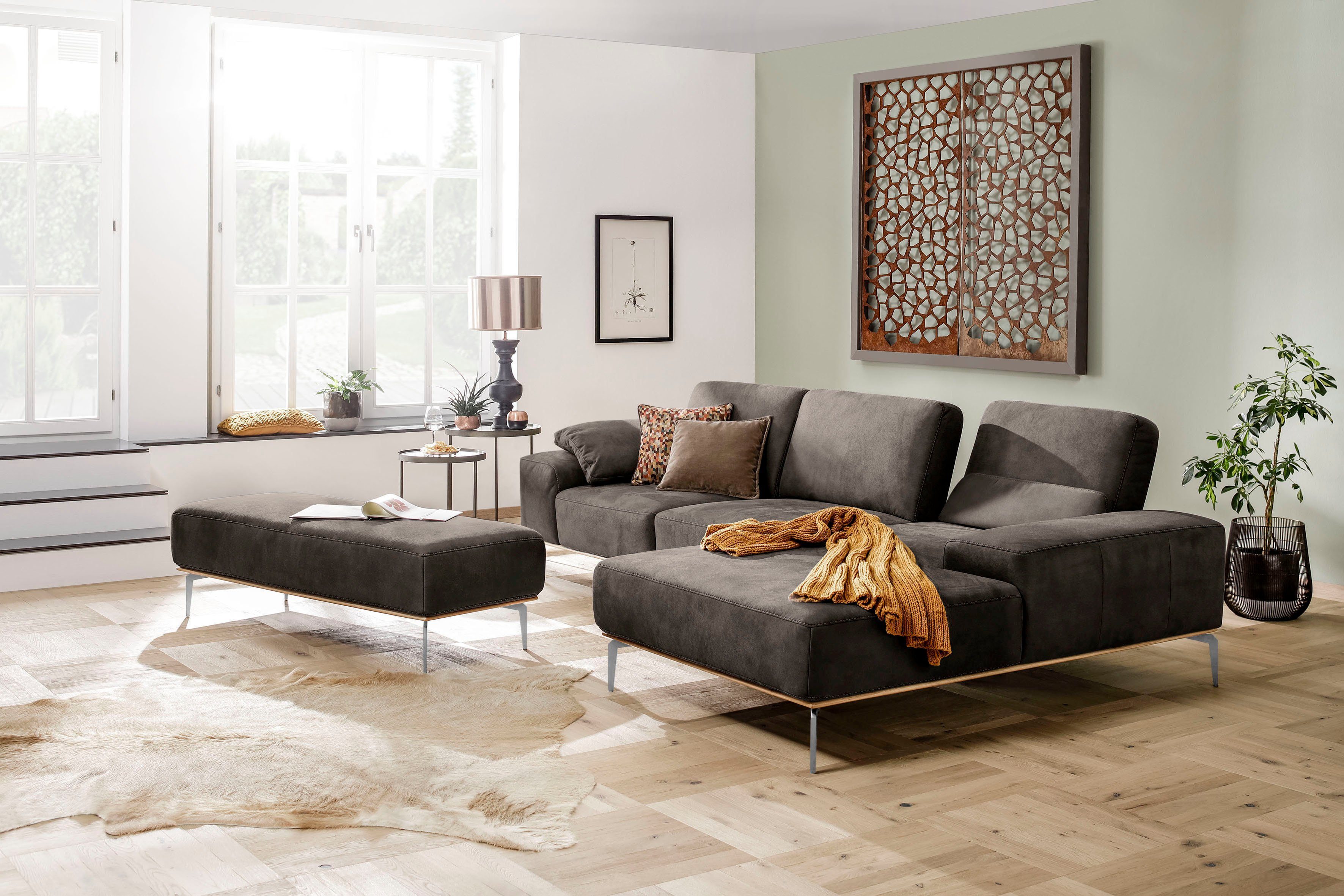 Holzsockel, Chrom Ecksofa mit elegantem 319 W.SCHILLIG glänzend, run, Füße in cm Breite