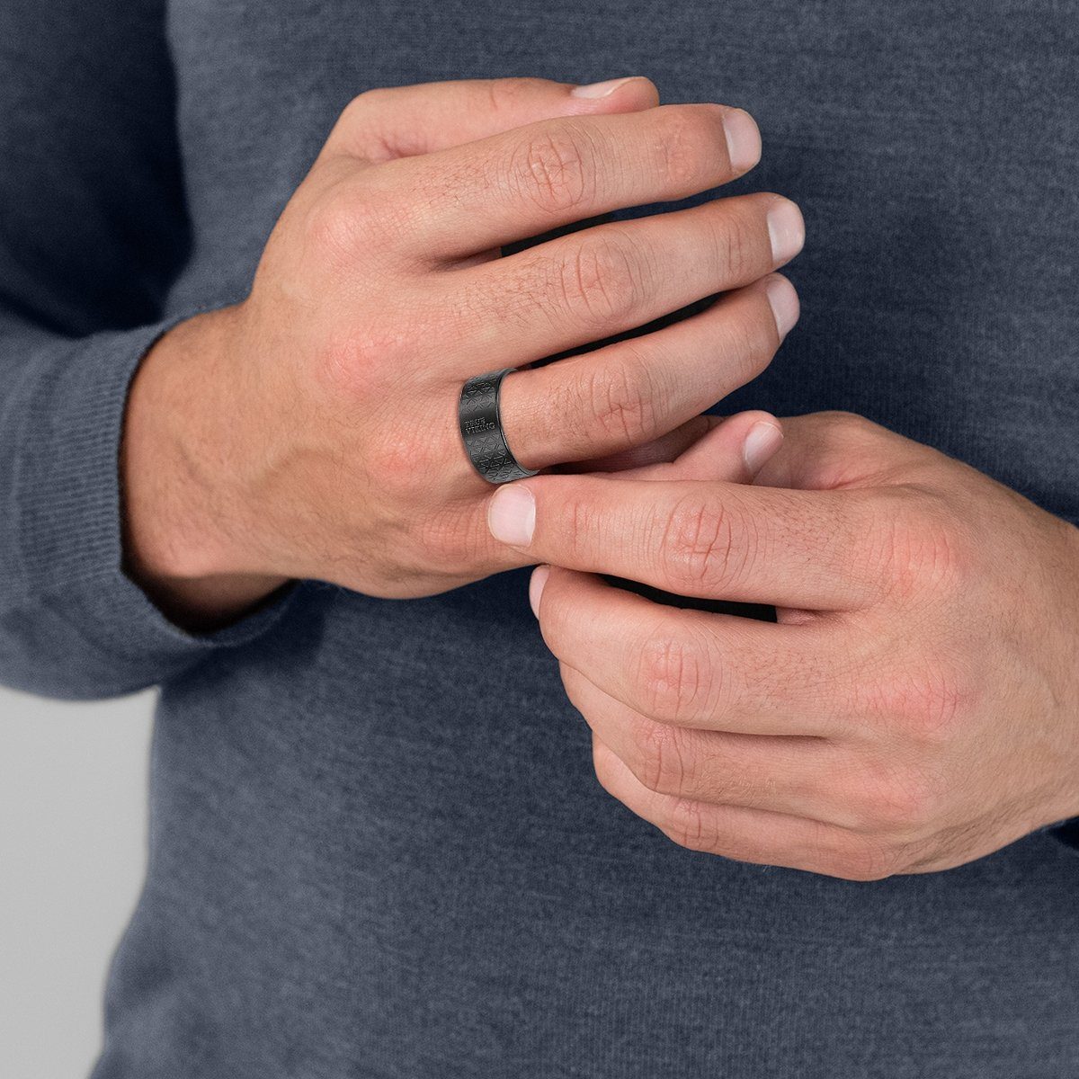 True Rebels Fingerring Bandring aus Edelstahl, in schwarz, für Männer