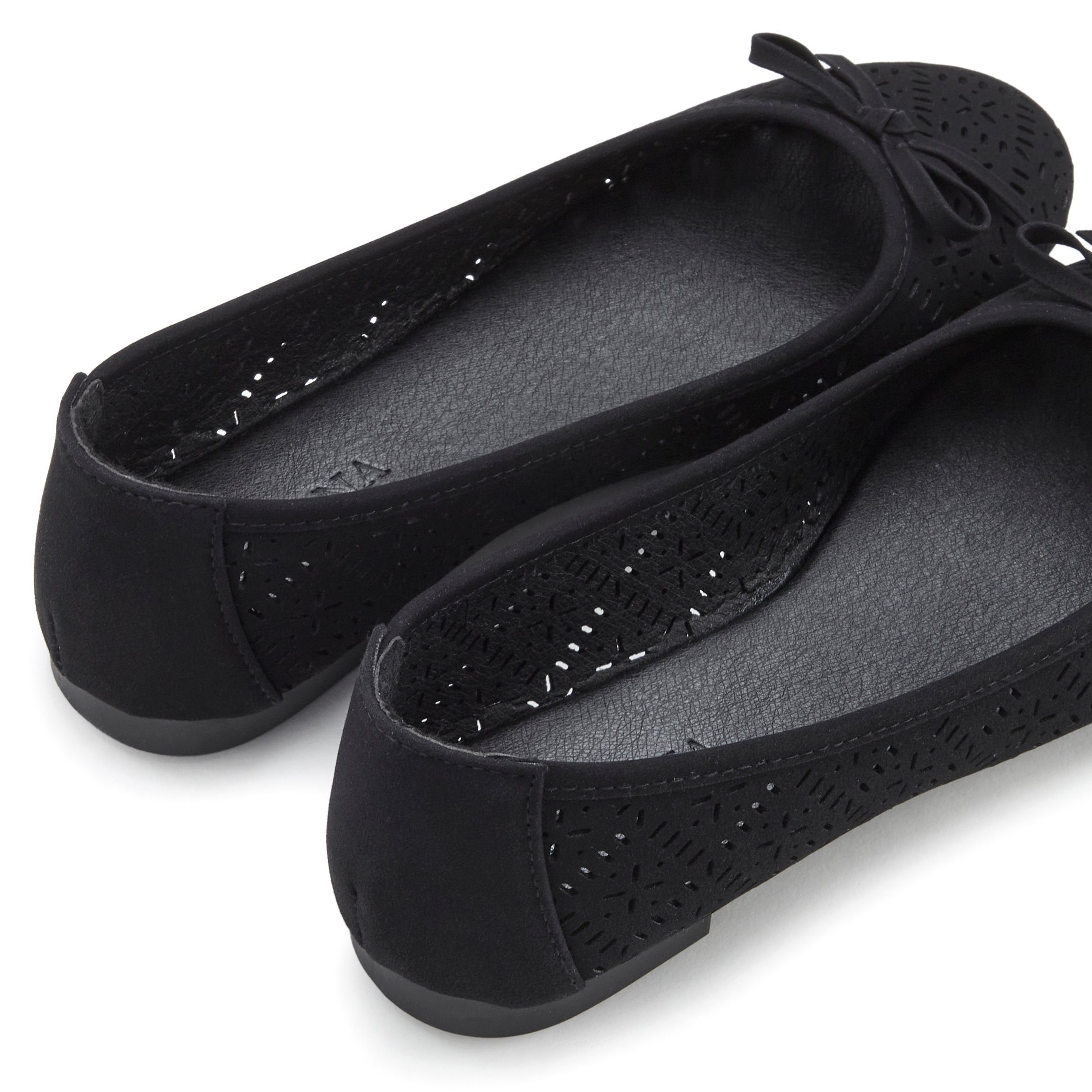 LASCANA Ballerina Freizeitschuh, Slipper, Halbschuh mit kleinen Cut-Outs VEGAN