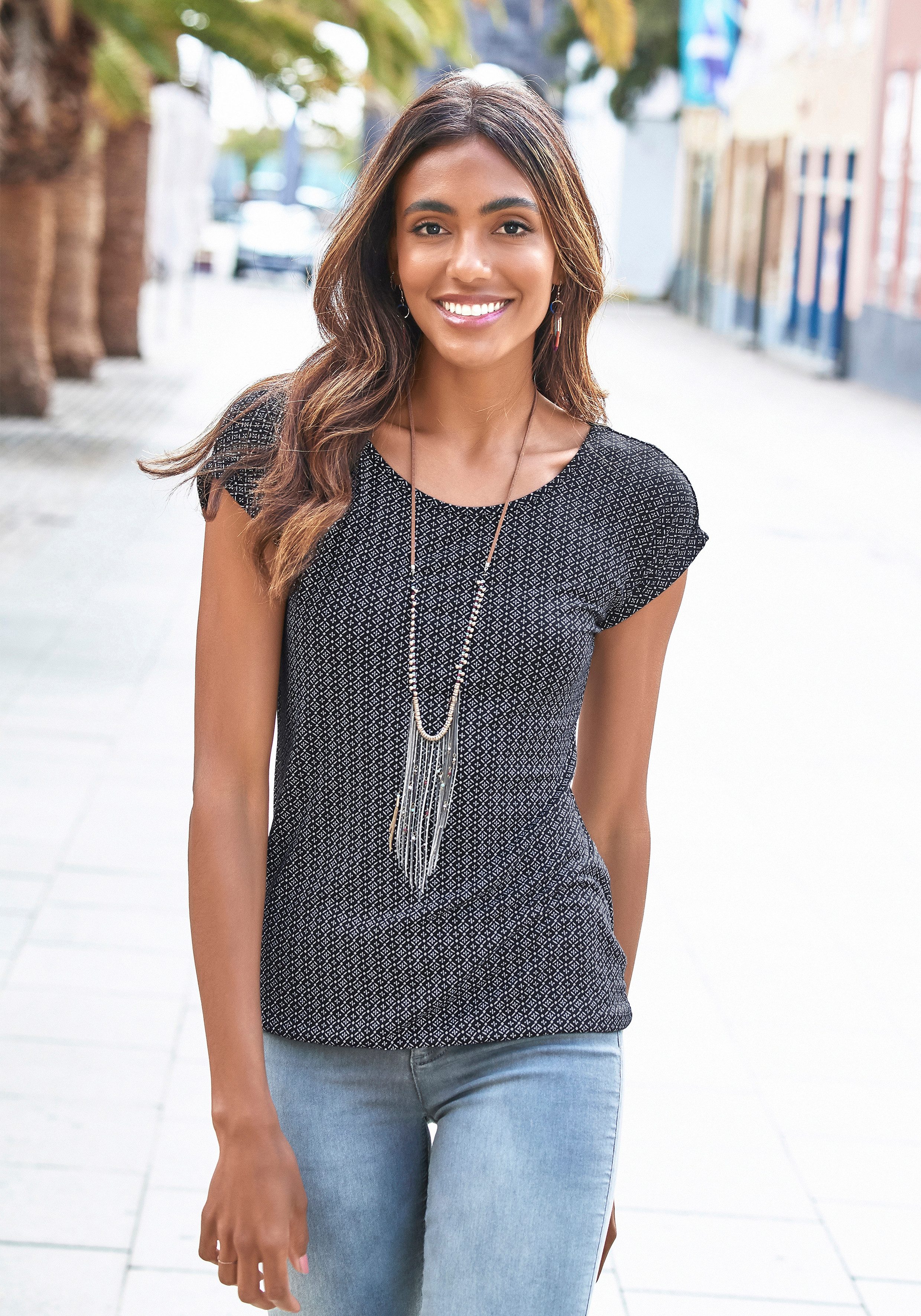 LASCANA Kurzarmshirt "mit modischem Cut-Out", (2er-Pack), aus weichem Visko günstig online kaufen