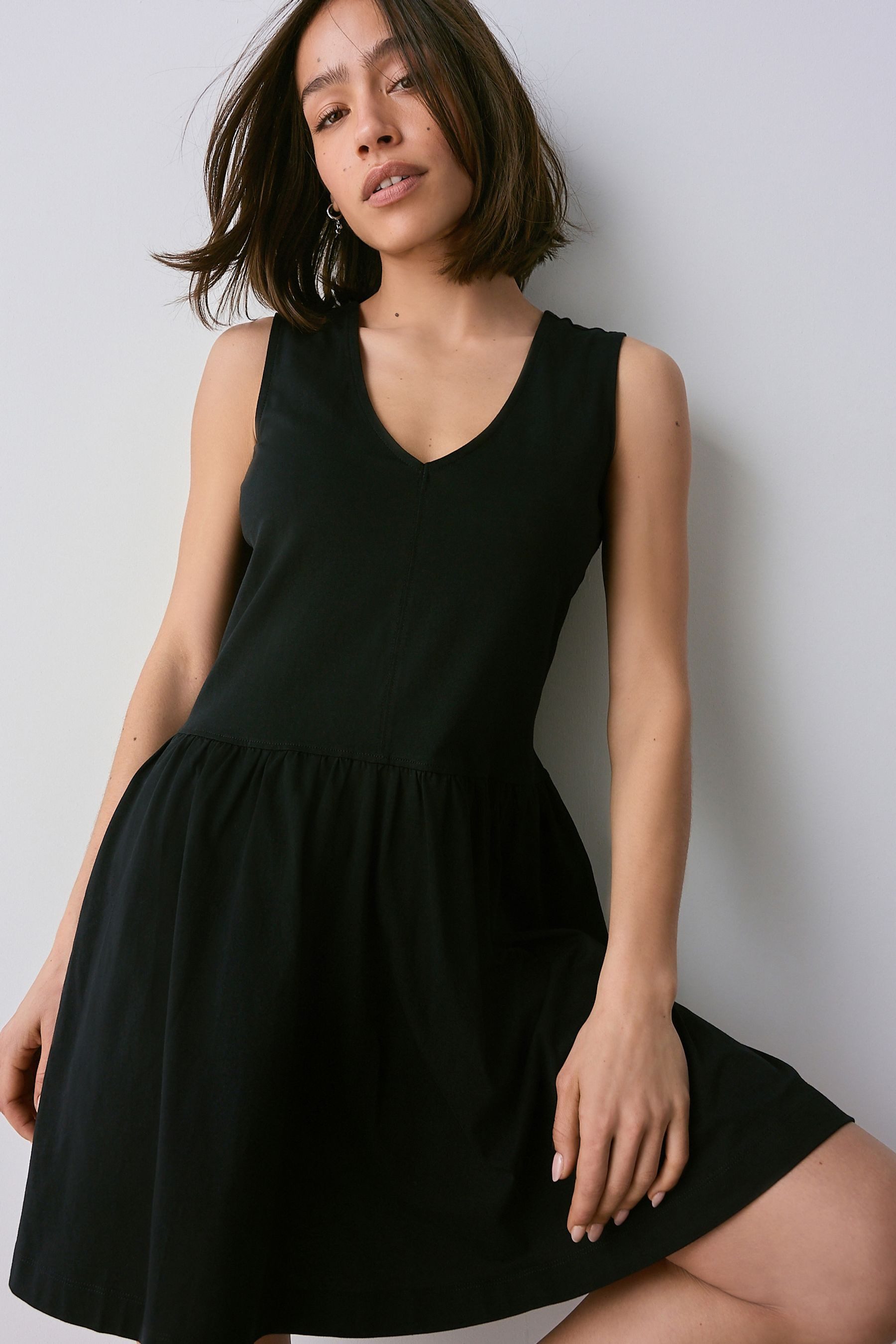 Next Minikleid Minikleid mit V-Ausschnitt aus Baumwolljersey (1-tlg)