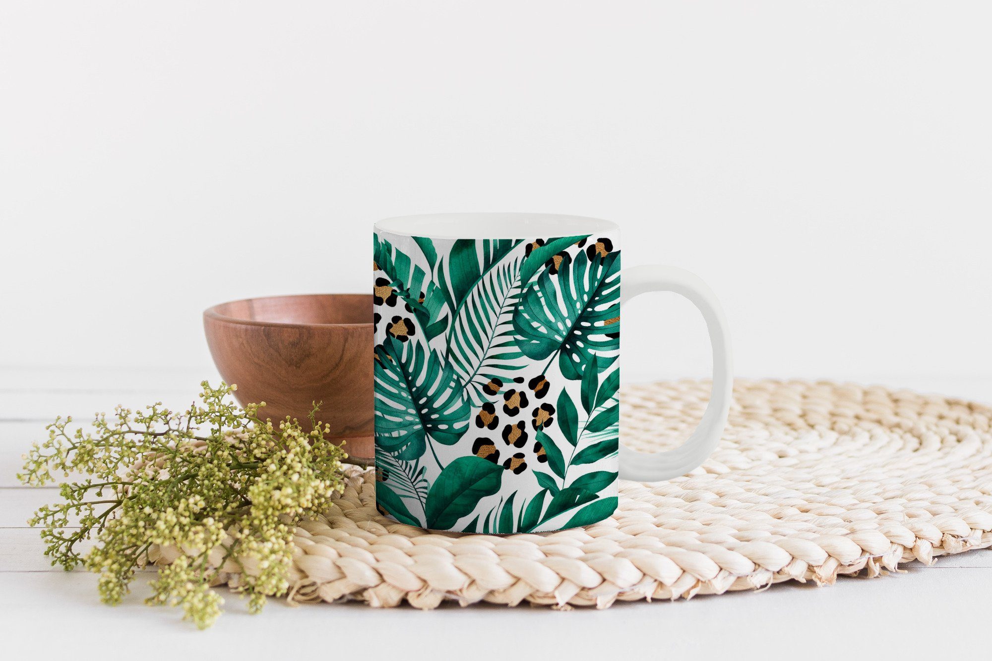 Tasse Kaffeetassen, MuchoWow Grün, Geschenk Palmenblatt Pantherdruck Teetasse, - Teetasse, Becher, Keramik, -